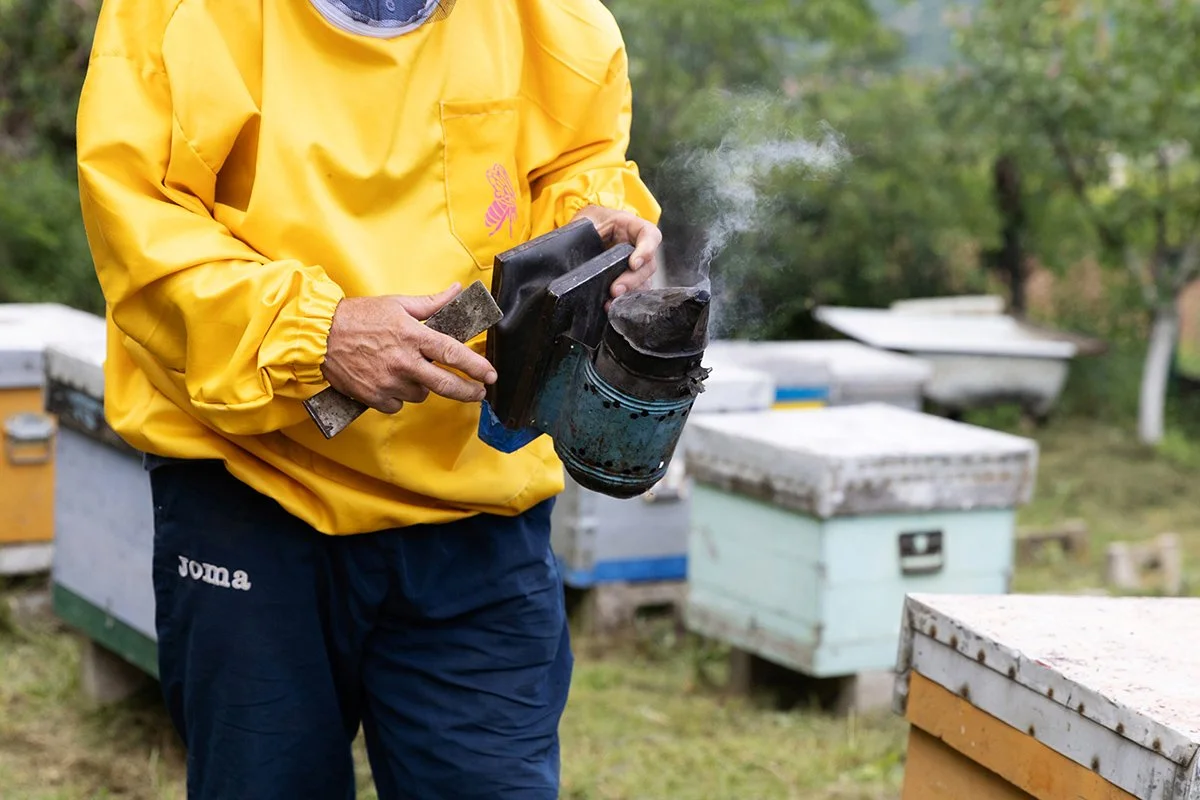 andy-bate-reportage-serbia-ebrd-honey-production-beekeeper-holding-smoker-detail-03.jpg