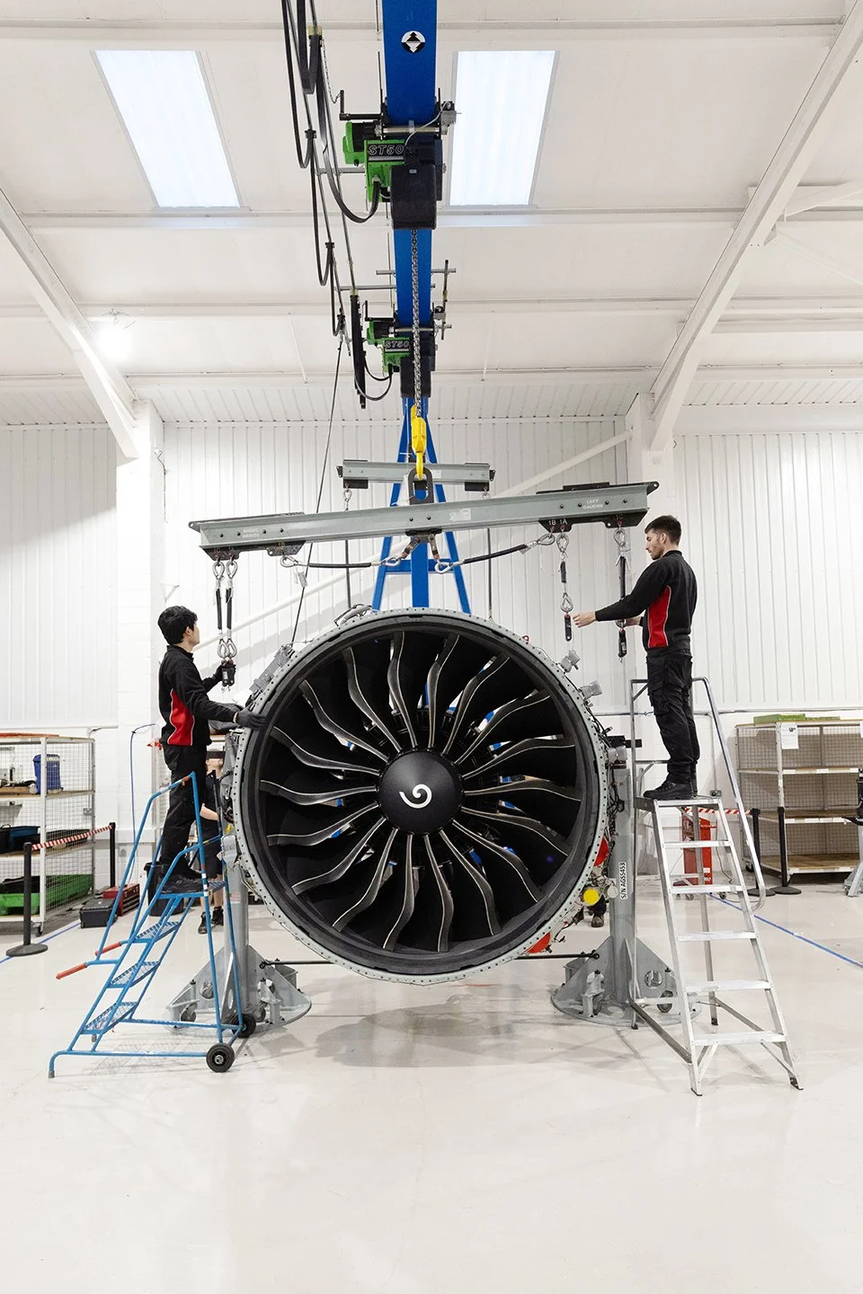 andy-bate-brand-photography-aero-engine-centre-engineers-positioning-jet-engine-06.jpg