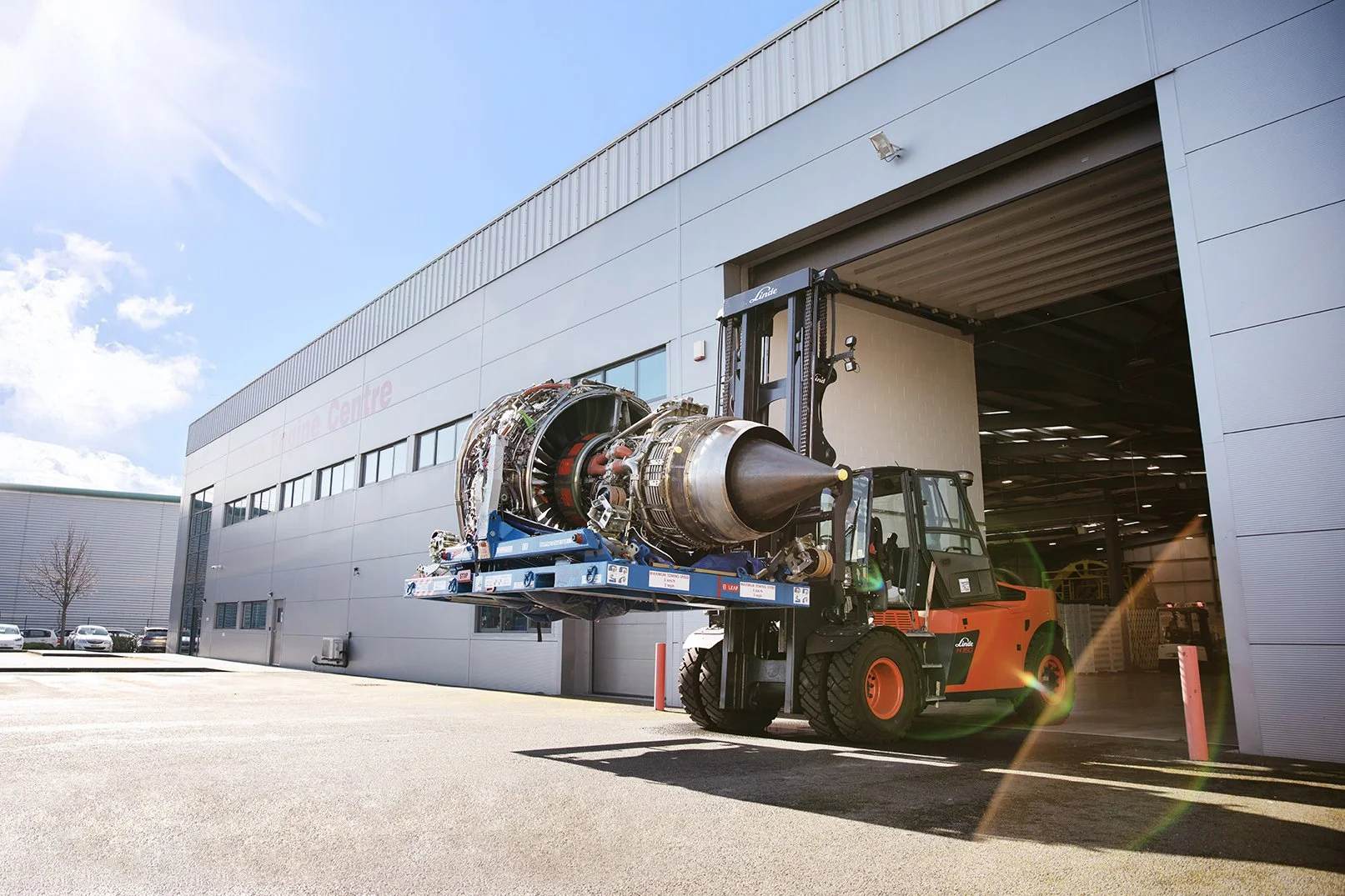 andy-bate-reportage-photography-aero-engine-centre-forklift-moving-jet-engine-02.jpg