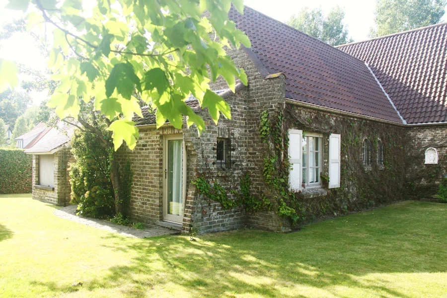 NO MAN’S LAND "Avant d’être chez nous, vous êtes chez vous !"