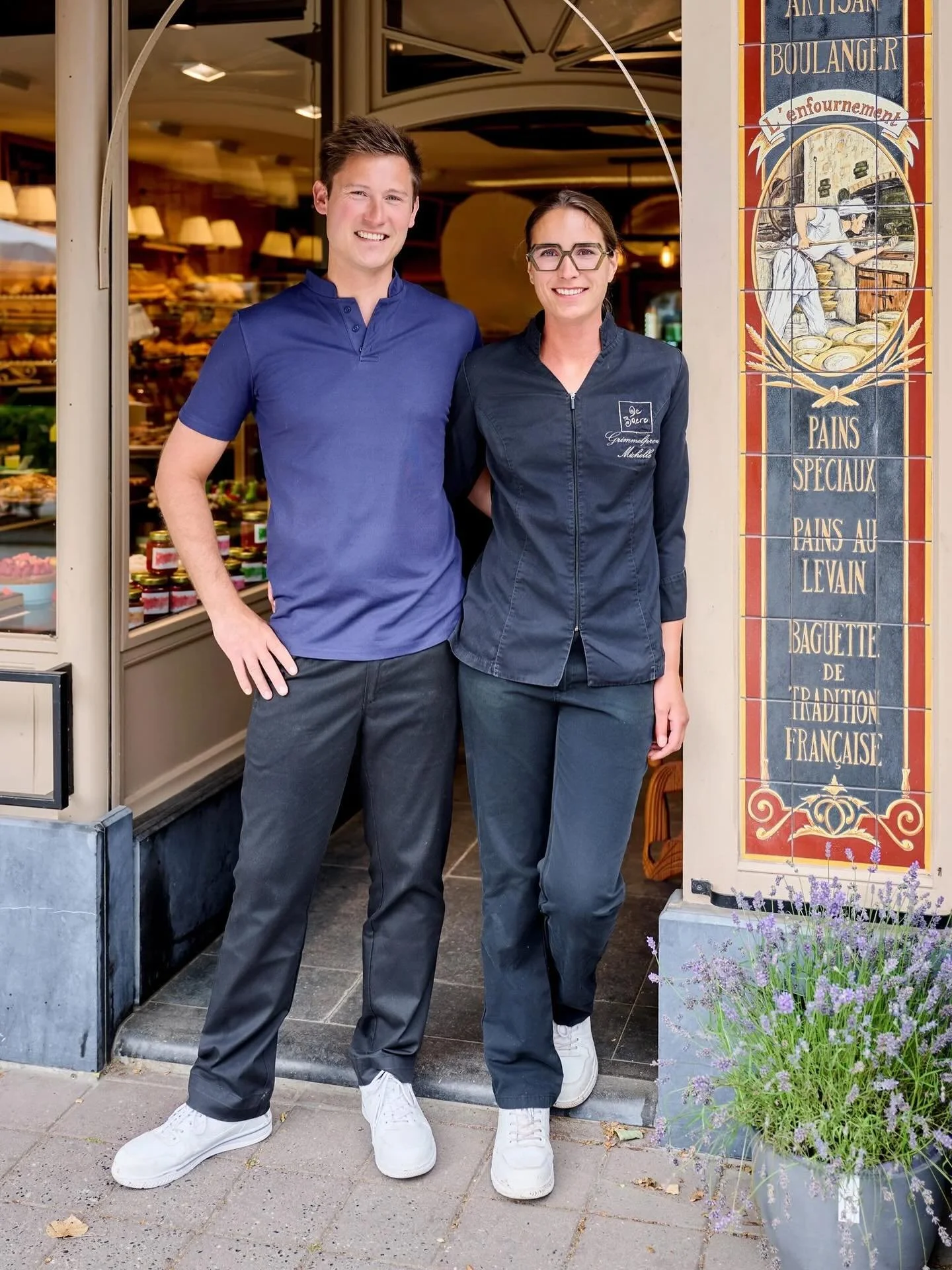 6 -DE BAERE &laquo;ZOUTELAAN&raquo; @patisserie_debaereknokke 

Il y a deux ans, Michelle Grimmelprez et Alexandre Morsomme ont repris les r&ecirc;nes de la boulangerie-p&acirc;tisserie de renom De Baere. Depuis lors, le savoir-faire artisanal, l&rsq
