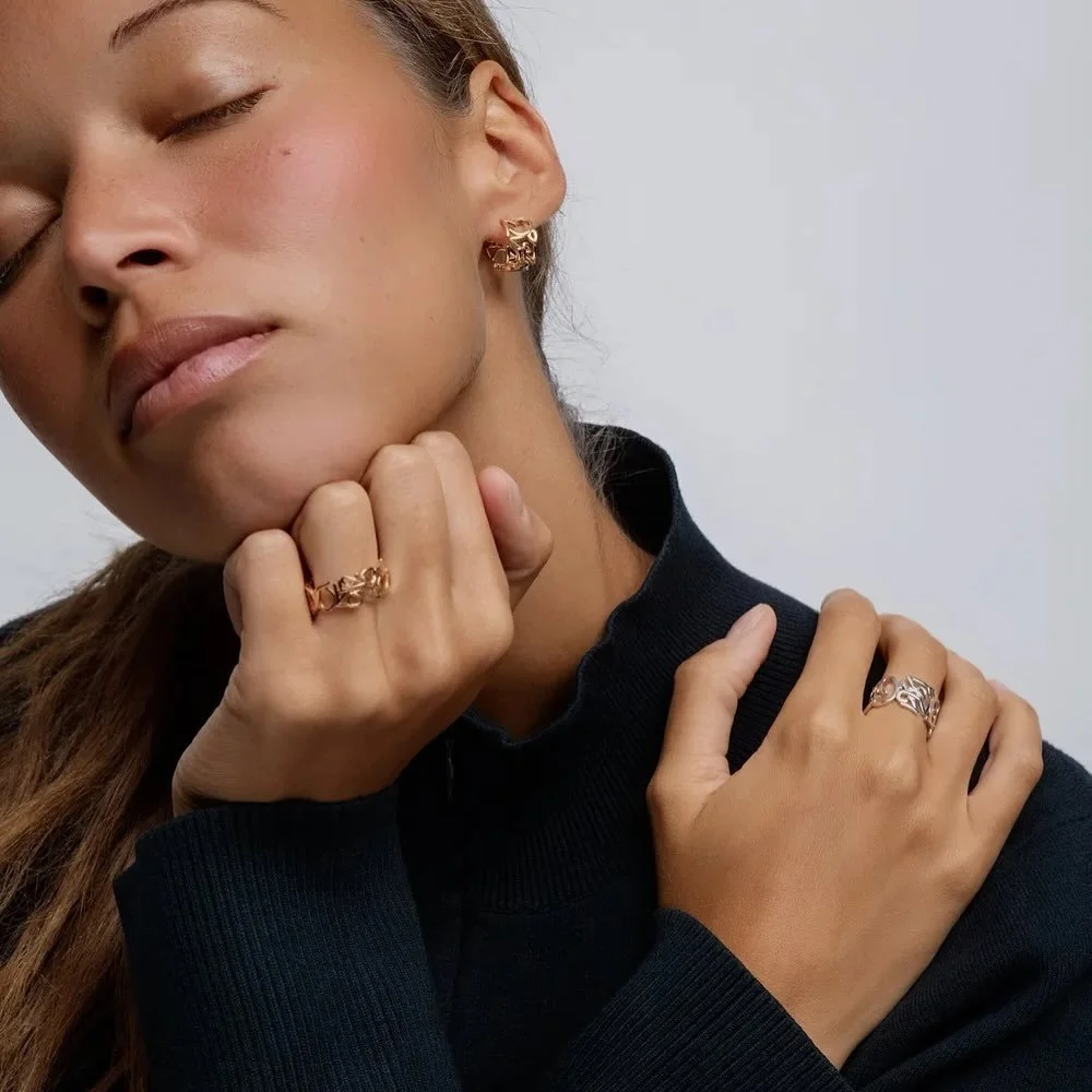 UN FIL D&rsquo;OR ENTRE L&rsquo;ART ET LA VIE

ATELIER WITTMANN pr&eacute;sente Parole, une collection o&ugrave; le bijou devient r&eacute;cit. 
Chez les Wittmann, l&rsquo;art n&rsquo;est pas un choix : c&rsquo;est une profession de foi. Un souffle q