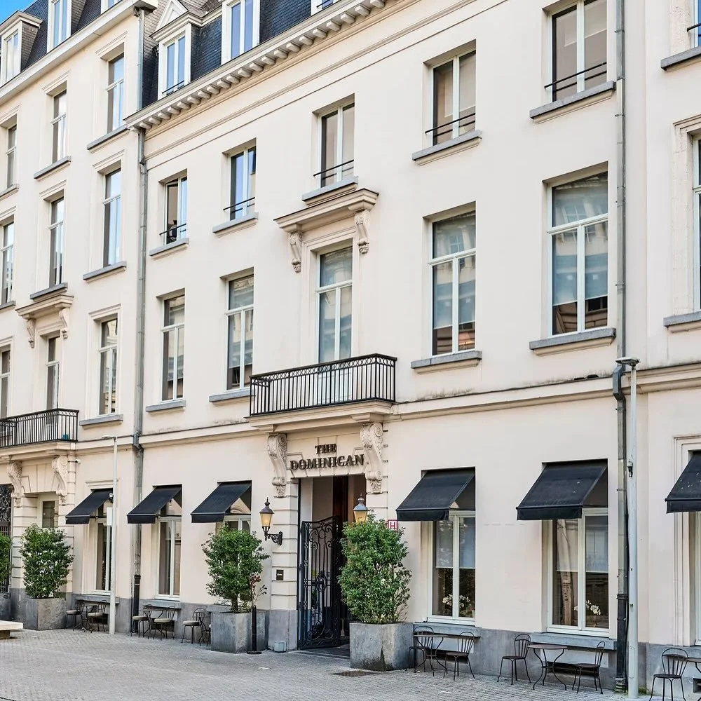 CHIC, D&Eacute;CONTRACT&Eacute; &amp; INOUBLIABLE !

Entre raffinement et convivialit&eacute;, The Dominican s&rsquo;affirme comme l&rsquo;une des adresses les plus singuli&egrave;res de Bruxelles. Derri&egrave;re sa fa&ccedil;ade monastique, l&rsquo