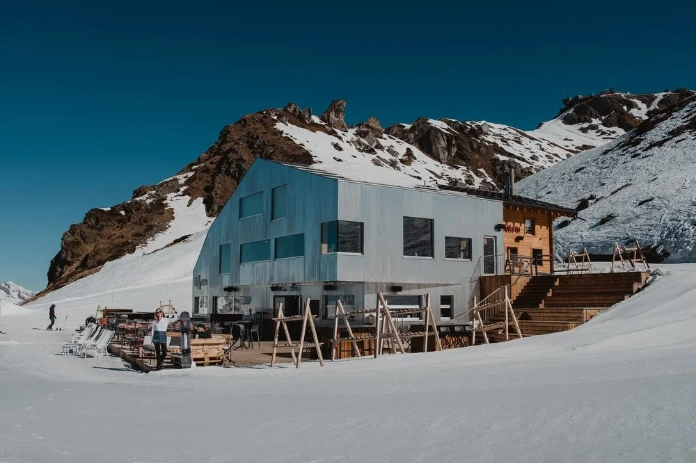 LA DOLCE VITA AU C&OElig;UR DE VERBIER 4 VALL&Eacute;ES

Que seraient les sports d&rsquo;hiver sans les restaurants d&rsquo;altitude&nbsp;? &Agrave; travers les 4 Vall&eacute;es, plus grand domaine skiable de Suisse, T&eacute;l&eacute;verbier, qui g&