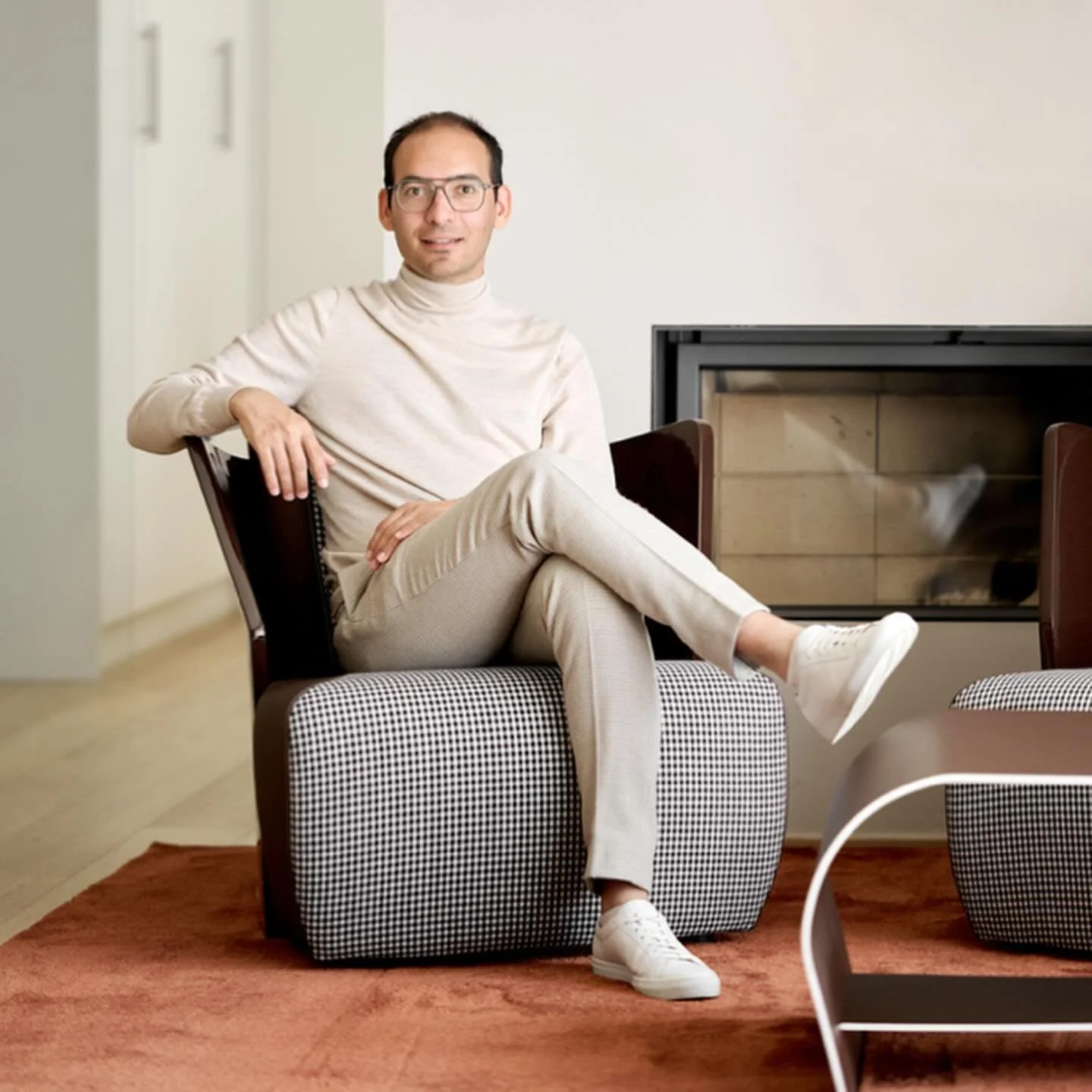 QUAND L&rsquo;AUTOMOBILE INSPIRE L&rsquo;ART DE VIVRE

Chez Julien Pieper, le mobilier de luxe na&icirc;t d&rsquo;une passion singuli&egrave;re : l&rsquo;automobile d&rsquo;exception. Fa&ccedil;onn&eacute;es &agrave; la main en Belgique et enti&egrav