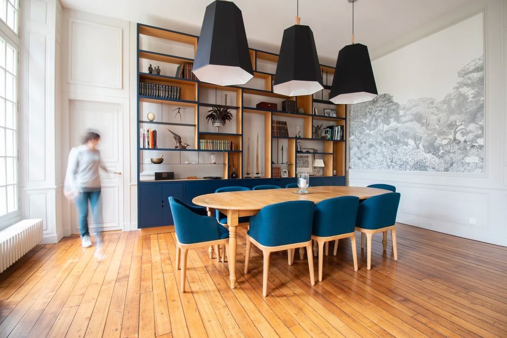 L&rsquo;&Eacute;L&Eacute;GANCE HABIT&Eacute;E

Depuis treize ans, JOA imagine des meubles sur mesure avec un vocabulaire esth&eacute;tique bien reconnaissable : un langage de courbes et d&rsquo;obliques, pr&eacute;cis et fluide, qui conf&egrave;re &a