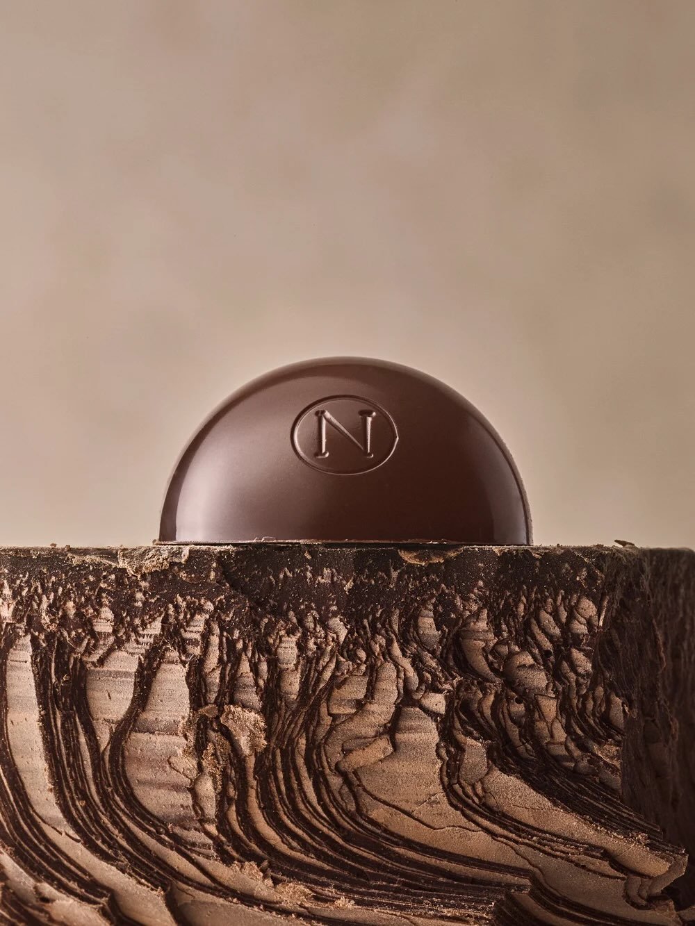 THE HERITAGE OF BELGIAN CHOCOLATE

Il y a de ces anniversaires qui m&eacute;ritent une attention particuli&egrave;re. Il y a de ces artisans qui font le choix conscient de pr&eacute;server le patrimoine de leur pays. Et il y a de ces marques qui, dep