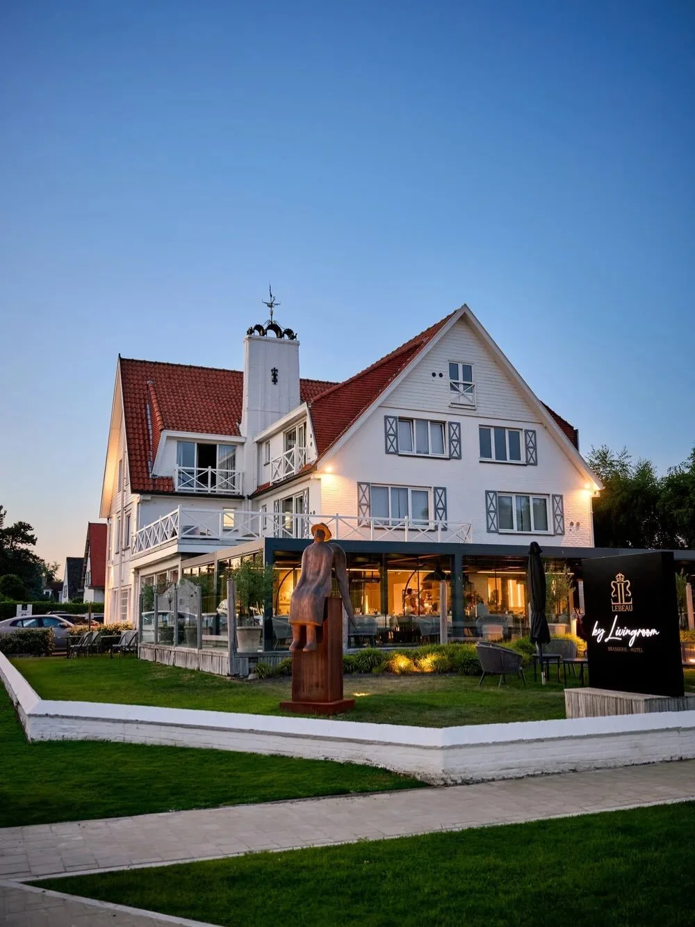 E CHARME D&rsquo;HIER, L&rsquo;ESPRIT D&rsquo;AUJOURD&rsquo;HUI

Le long de la Zoutelaan, &agrave; Knokke, &agrave; un jet de pierre de la plage, du golf et du quartier du Zoute, Lebeau by Livingroom abrite un havre dont la taille humaine est un choi