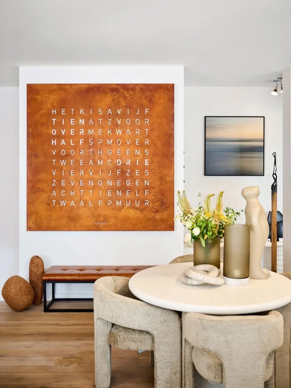 QUAND ART &amp; DESIGN SE CONFONDENT

&Agrave; Knokke et &agrave; Grobbendonk, la galerie stArt to Art fait &agrave; la fois office de vitrine d&rsquo;art moderne et de plus grand distributeur des horloges QLOCKTWO du Benelux. Si associer des horloge
