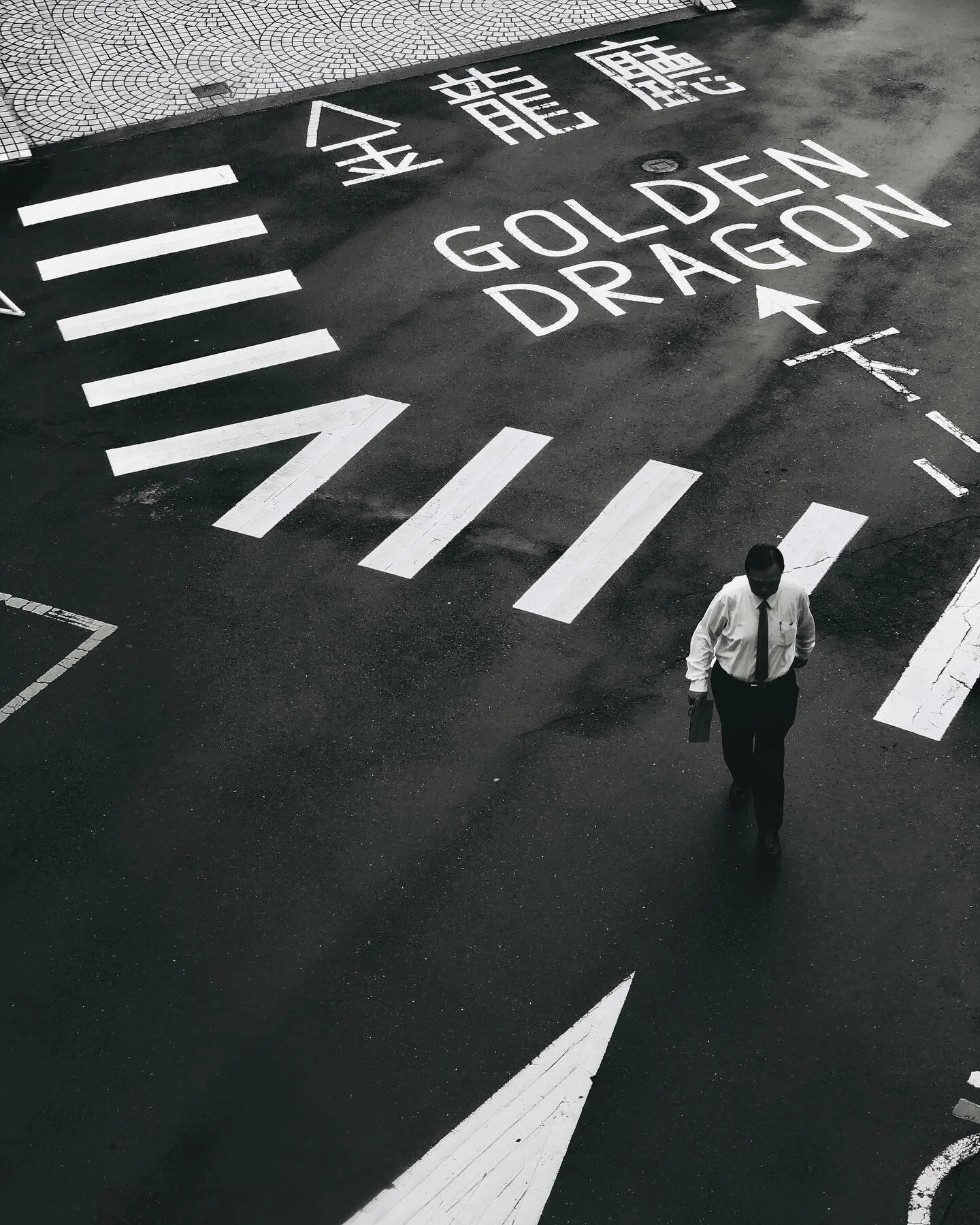 金龍 golden dragon🐉. . . . .
#hellofrom #shotonmoment #shotoniphone #iamatraveler #agameoftones #artofvisuals #vscocam #thecreatorclass #exploretocreate #estheticlabel #moodygrams #beboundless #stayandwander #beautifuldestinations #fromwhereidrone #mo