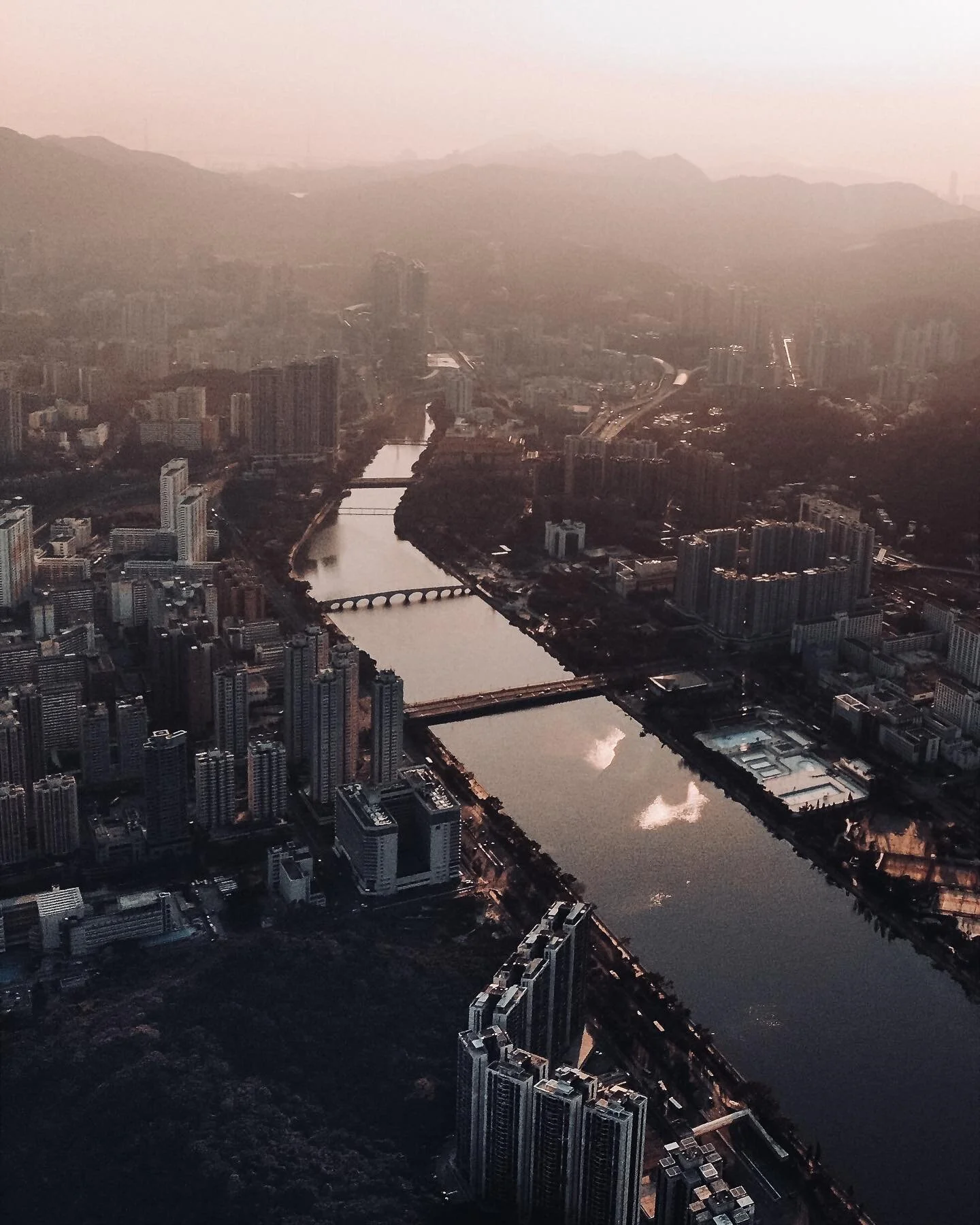 River flows in you . . . .
.
#iamatraveler #agameoftones #tillweflyagain #vscocam #thecreatorclass #exploretocreate #moodygrams #stayandwander #beautifuldestinations #neverstopexploring #travelawesome #suitcase #movebeyond #liveauthentic #bestvacatio