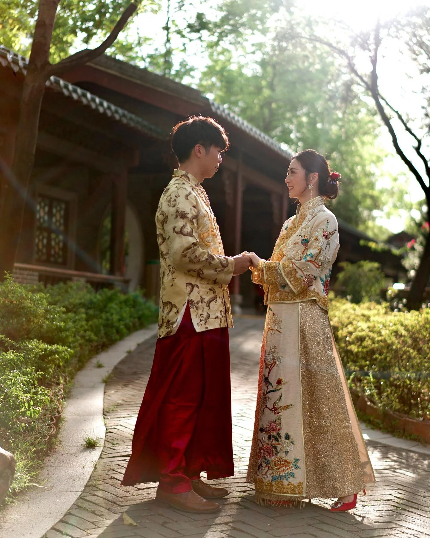 兩意相投,一笑情通。
㊗️大家🐮年繼續甜甜蜜蜜💕
-
-
-
Photographer @kitography_ @3arles
Qua @queens_embroidery
MUA @muasamanthal
Bouquet @flowerlab_hk
Shoes @odelicate
Calligrapher @whalewhispers_
Accessories @cloris_wedding
.
.
.
.
.
#engagementshoots #engagementsession