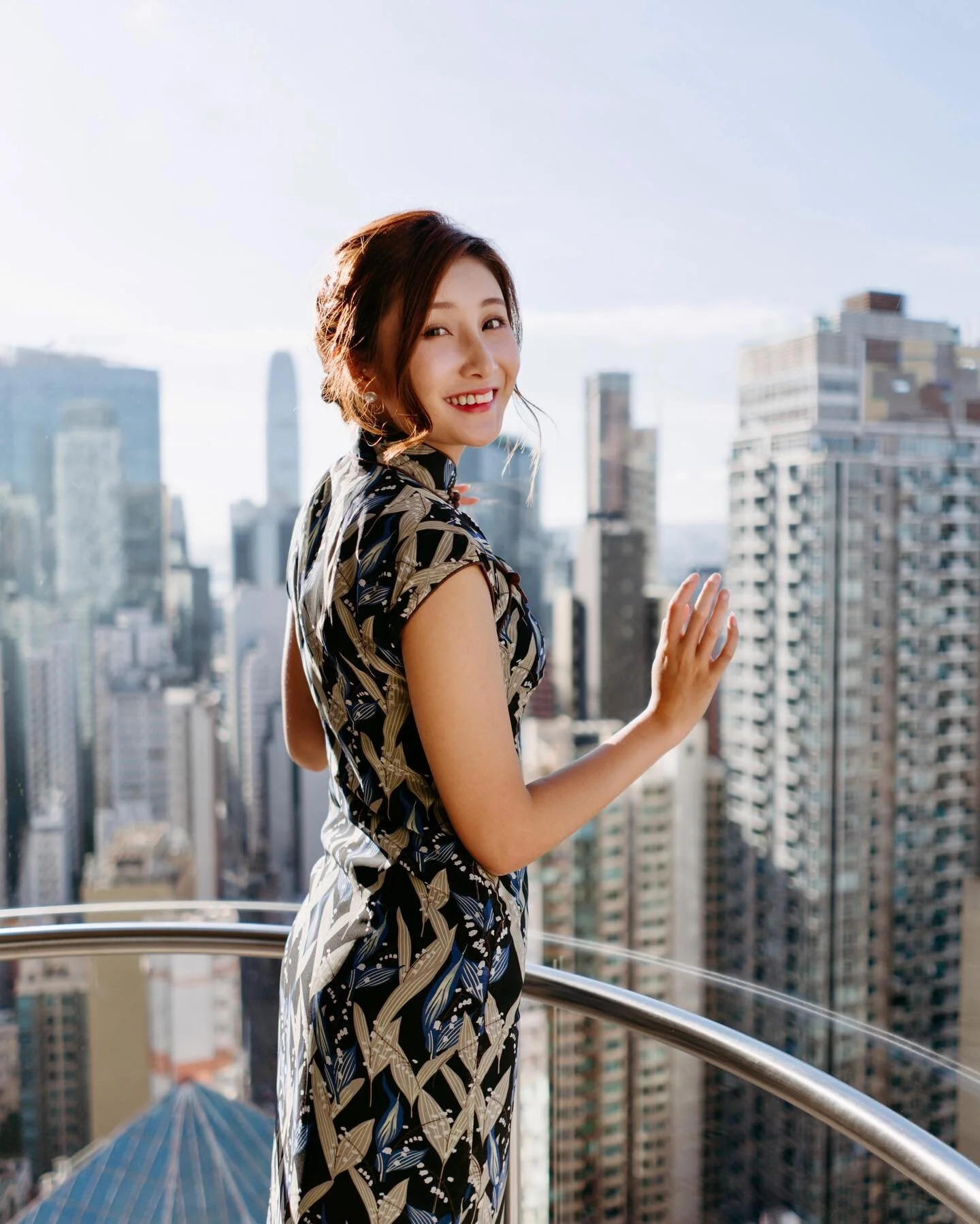 步步高升
@shamshirley 
. . . . .
#iamatraveler #agameoftones #artofvisuals #vscocam #thecreatorclass #exploretocreate #estheticlabel #moodygrams #mytinyatlas #beboundless #stayandwander #beautifuldestinations #zolimahongkong #discoverhongkong #movebeyond