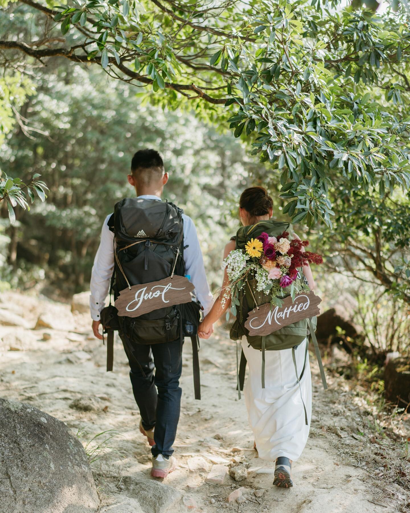 Find someone who is a home and an adventure all at once🏠🏔
-
#elopewithkitography
#hongkongelopement
-
-
-
Photographer  @kitography_ @3arles 
MUA @sali_monjolimakeup
Gown @tulipa_wedding
Florist @makeyourchoicesss_floralab
Ribbon @immortalfabwork
C