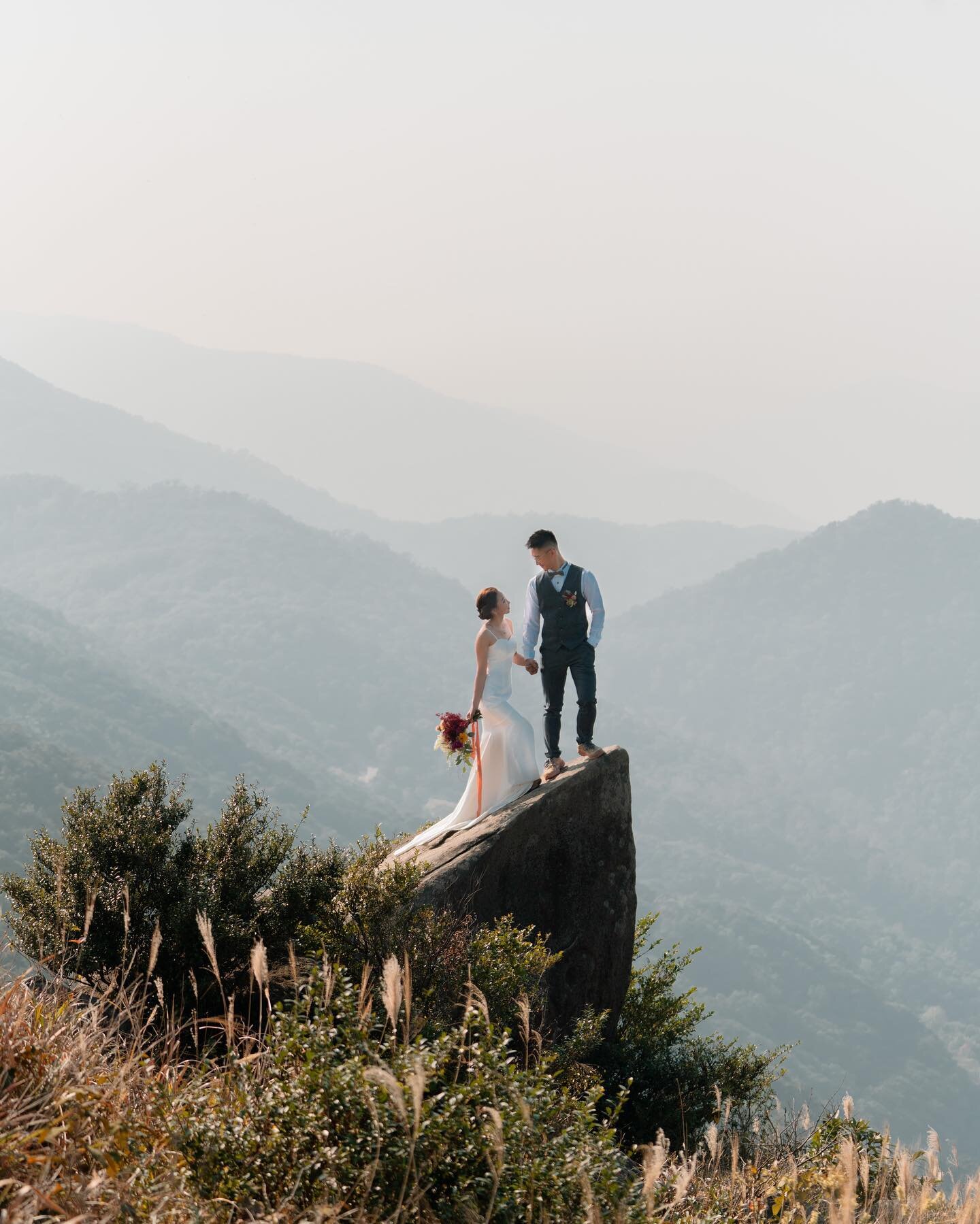 Say yes to new adventures 🏔💍
-
#elopewithkitography
#hongkongelopement
-
-
-
Photographer  @kitography_ @3arles 
MUA @sali_monjolimakeup
Gown @tulipa_wedding
Florist @makeyourchoicesss_floralab
Ribbon @immortalfabwork
Calligrapher @calicegraphy @di