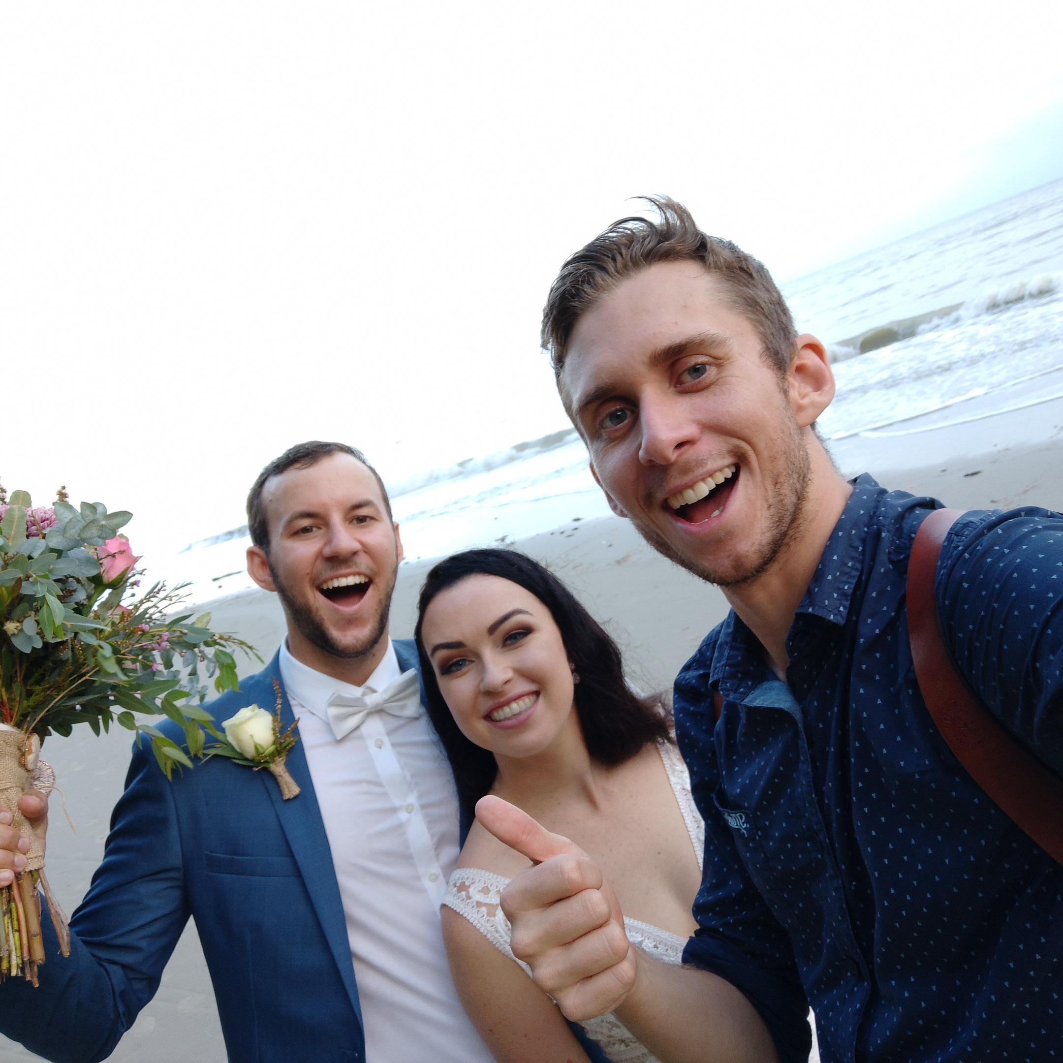 The-raw-photographer-cairns-wedding-photography-bridalparty-selfie-5.jpg