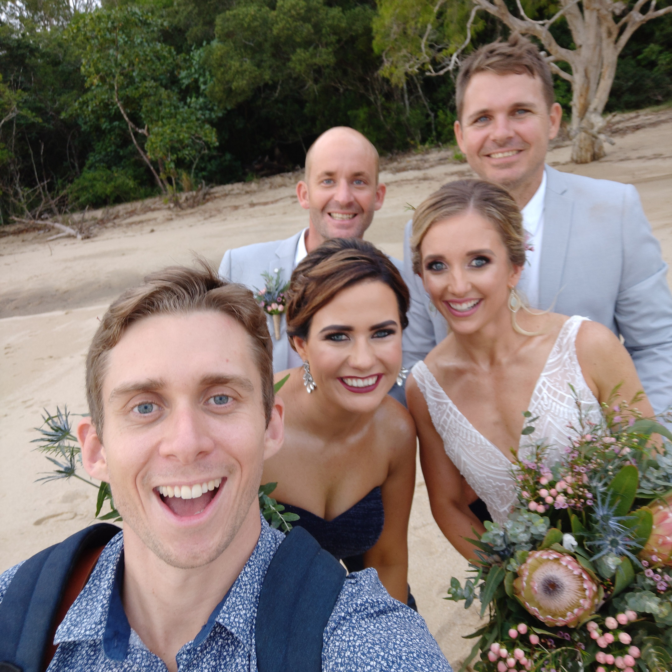 The-raw-photographer-cairns-wedding-photography-bridalparty-selfie-6.jpg