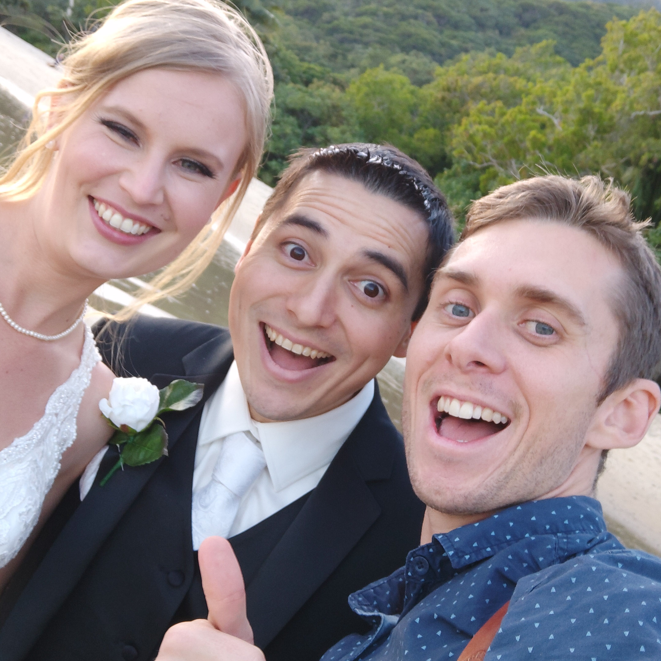 The-raw-photographer-cairns-wedding-photography-bridalparty-selfie-15.jpg