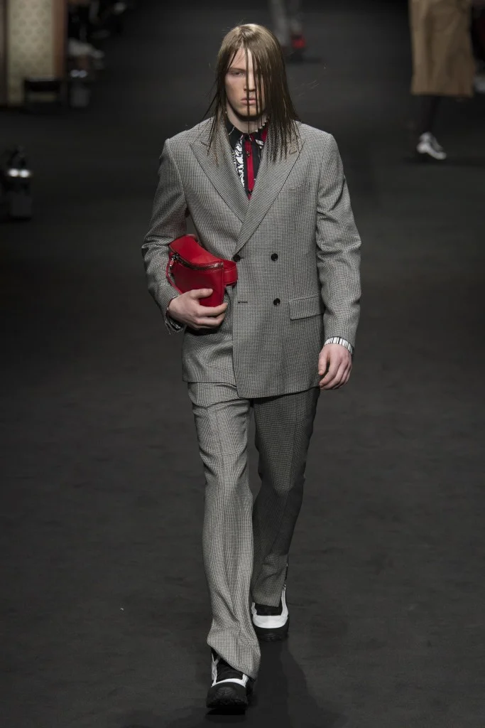 Versace-AW17-1-683x1024.jpg
