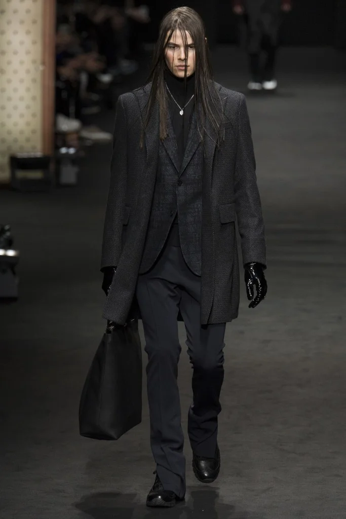 Versace-AW17-4-683x1024.jpg