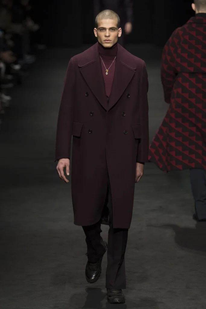 Versace-AW17-7-683x1024.jpg