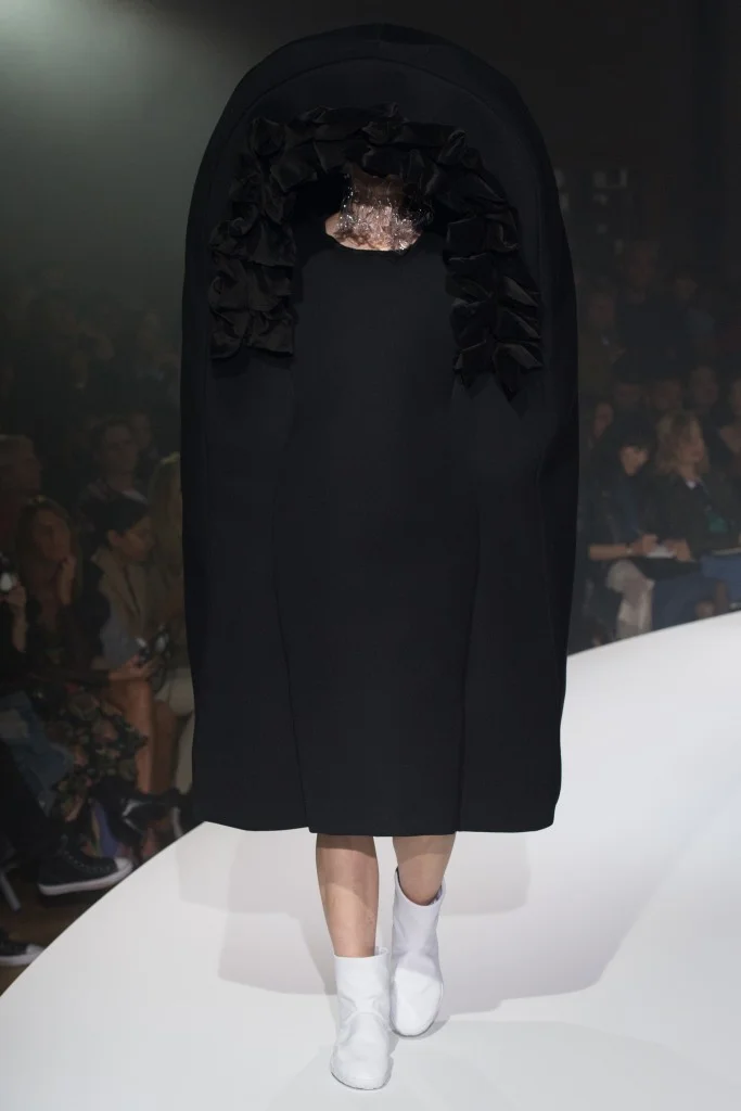 Comme des Garçons SS17 (images: Vogue ) 