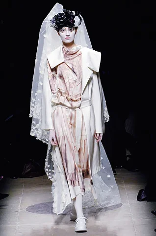 Comme des Garçons AW05 ‘Broken Bride’ (image:&nbsp;Vogue)