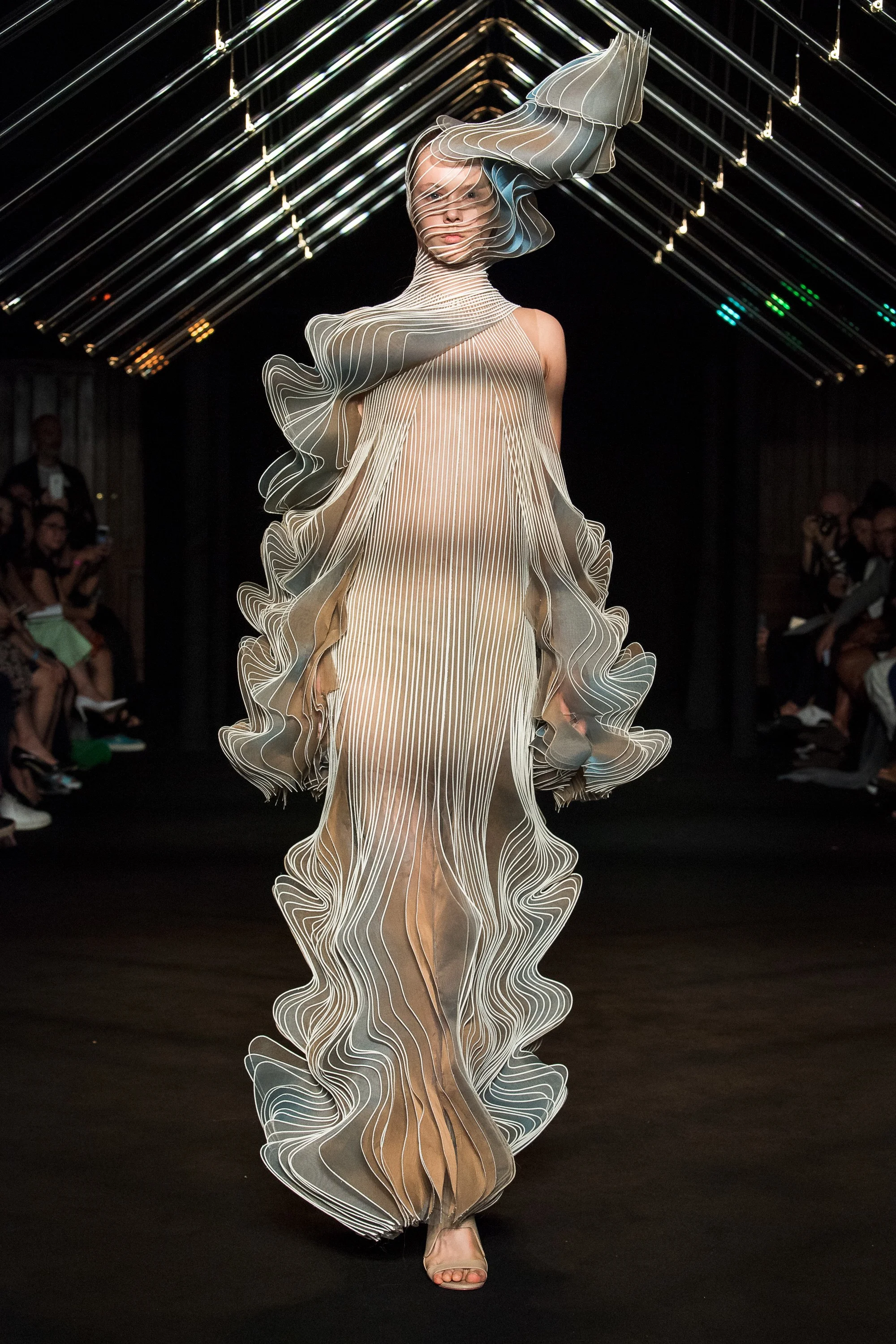 Iris Van Herpen AW18 Couture 3.jpg