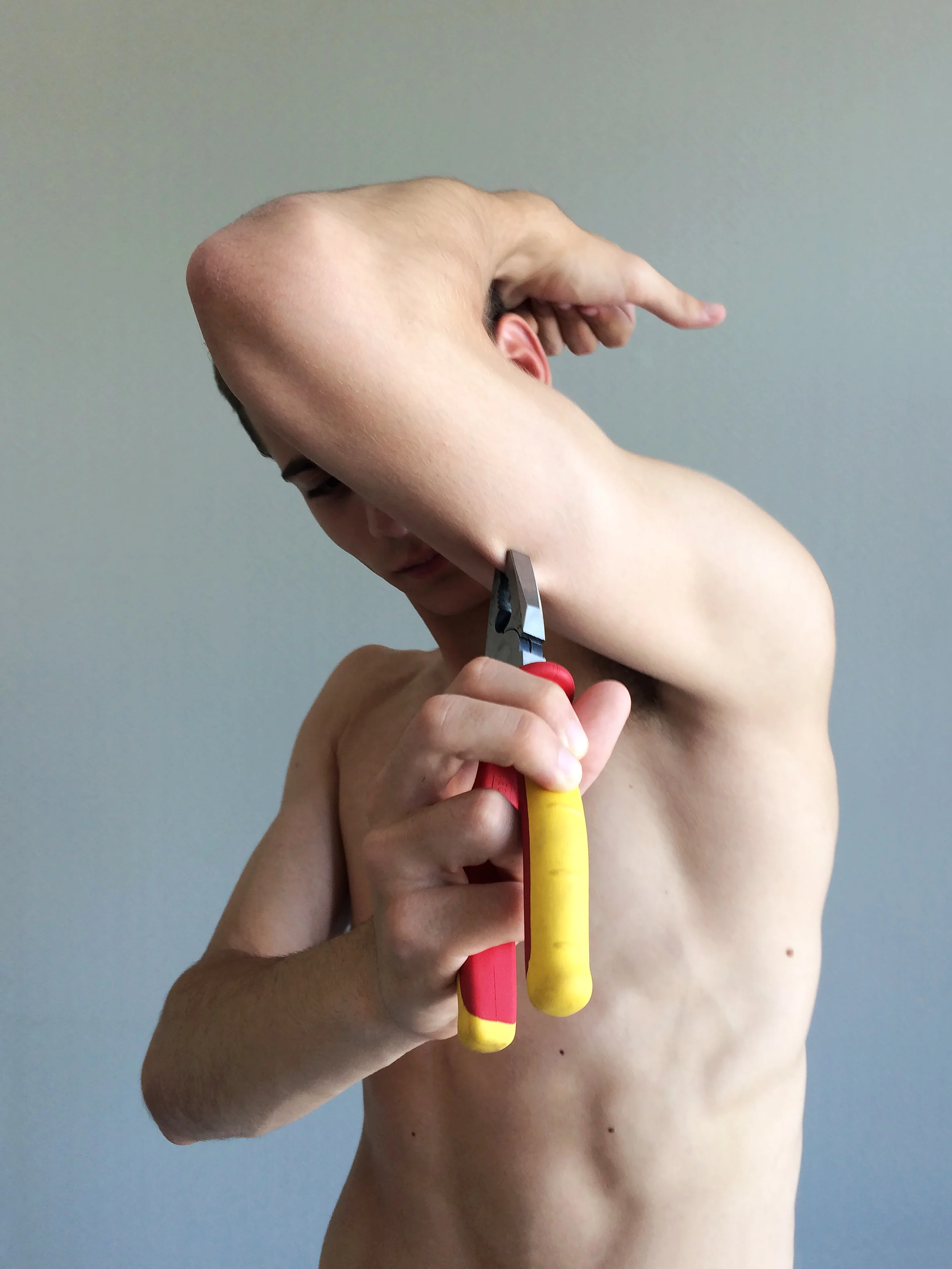 Peter De Potter: “I guess this one’s for insiders only. (laughs) There are a number of images in the book of Sancho with his pliers and no, it’s got nothing to do with some fetishistic kind of self-harm or whatever. These images are a reference to measuring your body fat, albeit in the very DIY, whatever-utensil-at-hand kind of way. It’s definitely a serious and heartfelt shout-out from my side. I love the discipline that comes with working out, with any kind of sports really. It’s intriguing to see that the social media phenomenon of these ripped and picture-perfect hardbodies is being revered and vilified at the same time. It seems to grate that they embrace vanity in such an obvious way but I think a lot of people are oblivious of the extreme hard work and sacrifice that goes with it. In a way, you can’t blame people for showing off their hard-earned rewards and it doesn’t matter if you think the whole premise is superficial or not. And it’s also a fact that the online gym boys and girls have provided us with a new genre of visual self-portrayal, it’s become a visual language in itself, like it or not. Anything to do with enhancing your body has to do with self-image, so of course it’s a main theme in my work. It’s this ebb and flow of self-love and self-hate, and I don’t think that’s a toxic thing in itself, I think it’s very human. Looking at the body as a tool for self-improvement and self-acceptance shouldn’t be seen as arrogant or dangerous. We all go down that road to some extent.”
