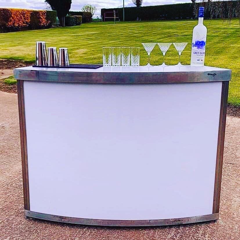 Almost ready for these little beauties to start heading out 🤩🍹

Fancy bringing the bar to your Garden? Street, or even Office!?

Get in touch! We have bars of all shapes, sizes, colours and materials!

Staffed, unstaffed and multiple drink options!