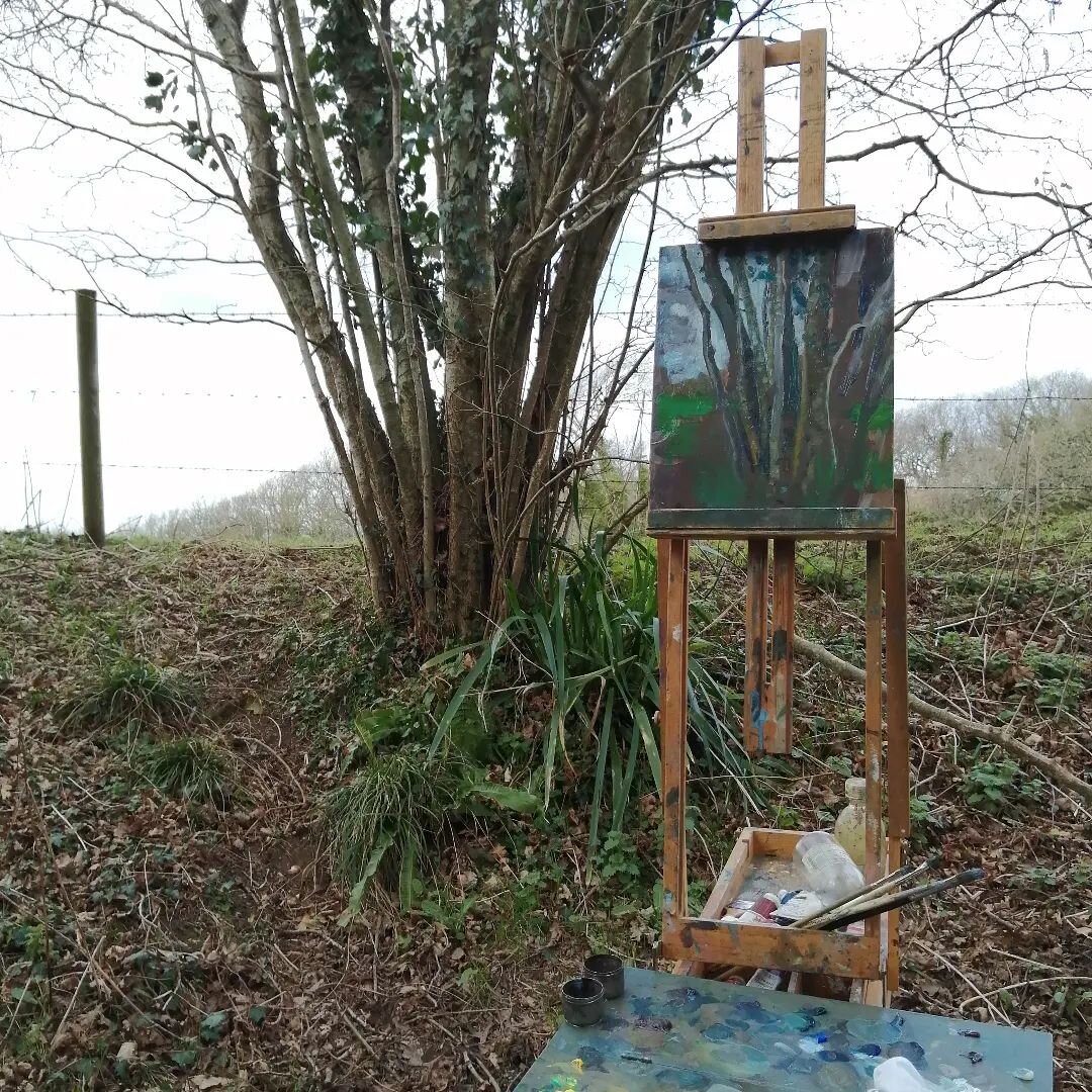 Bit of Hazel before it all bursts into leaf.
Still pretty damn cold for standing about for hours with a paintbrush, but there's a change in the air and of course celandines, snowdrops, primroses, violets and even the daffs opening up round here.
#spr