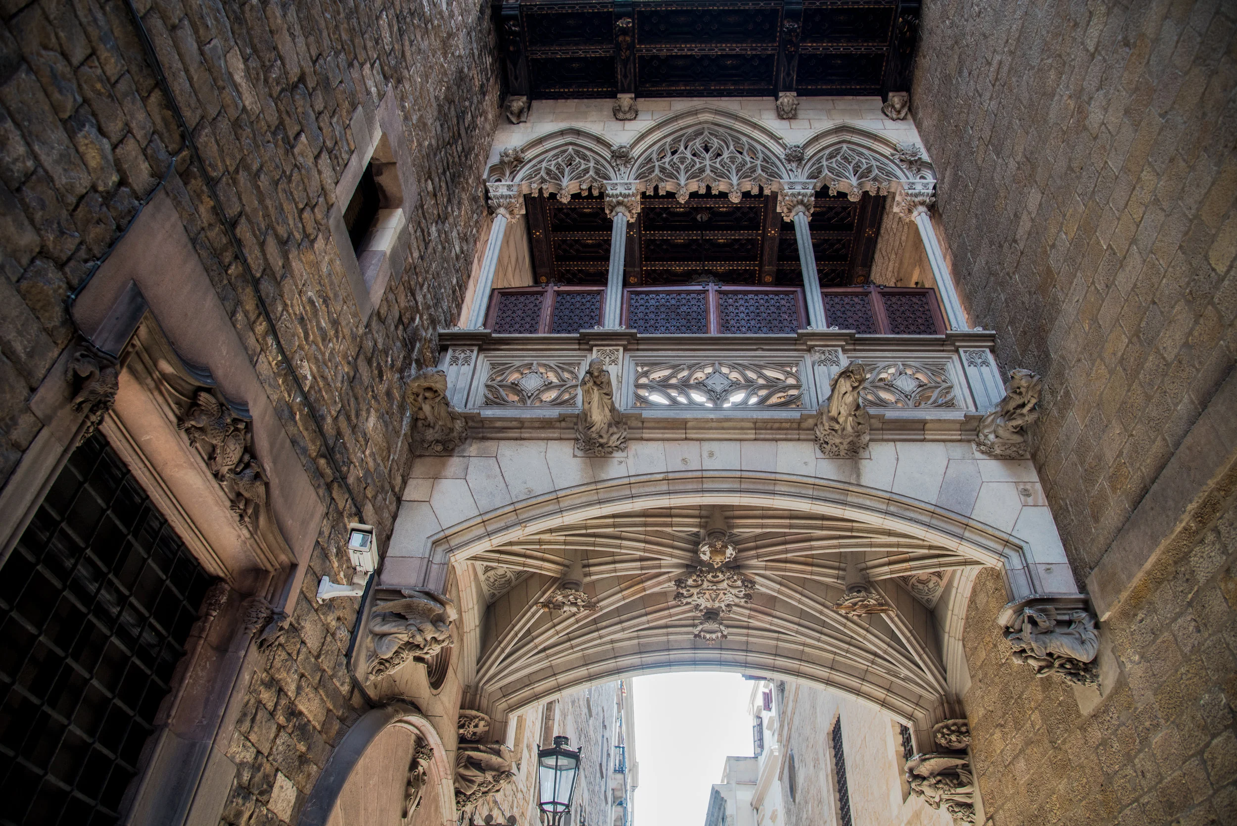 MeetJune Gothic district of Barcelona tour with Robb ( Robbcn tours )