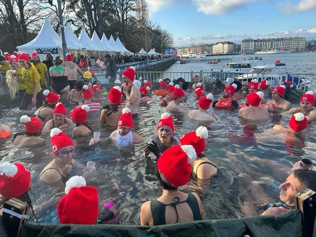 Jacuzzi bonnets rouges.jpeg