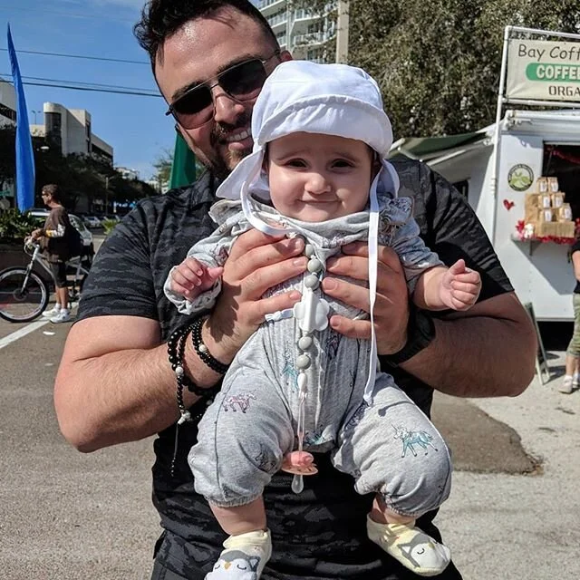 Throw back Tuesday to a day in the market with this little ray of sunshine and her parental units @sffchew @jennifer.vogele . #stpetersburg #saturday #market