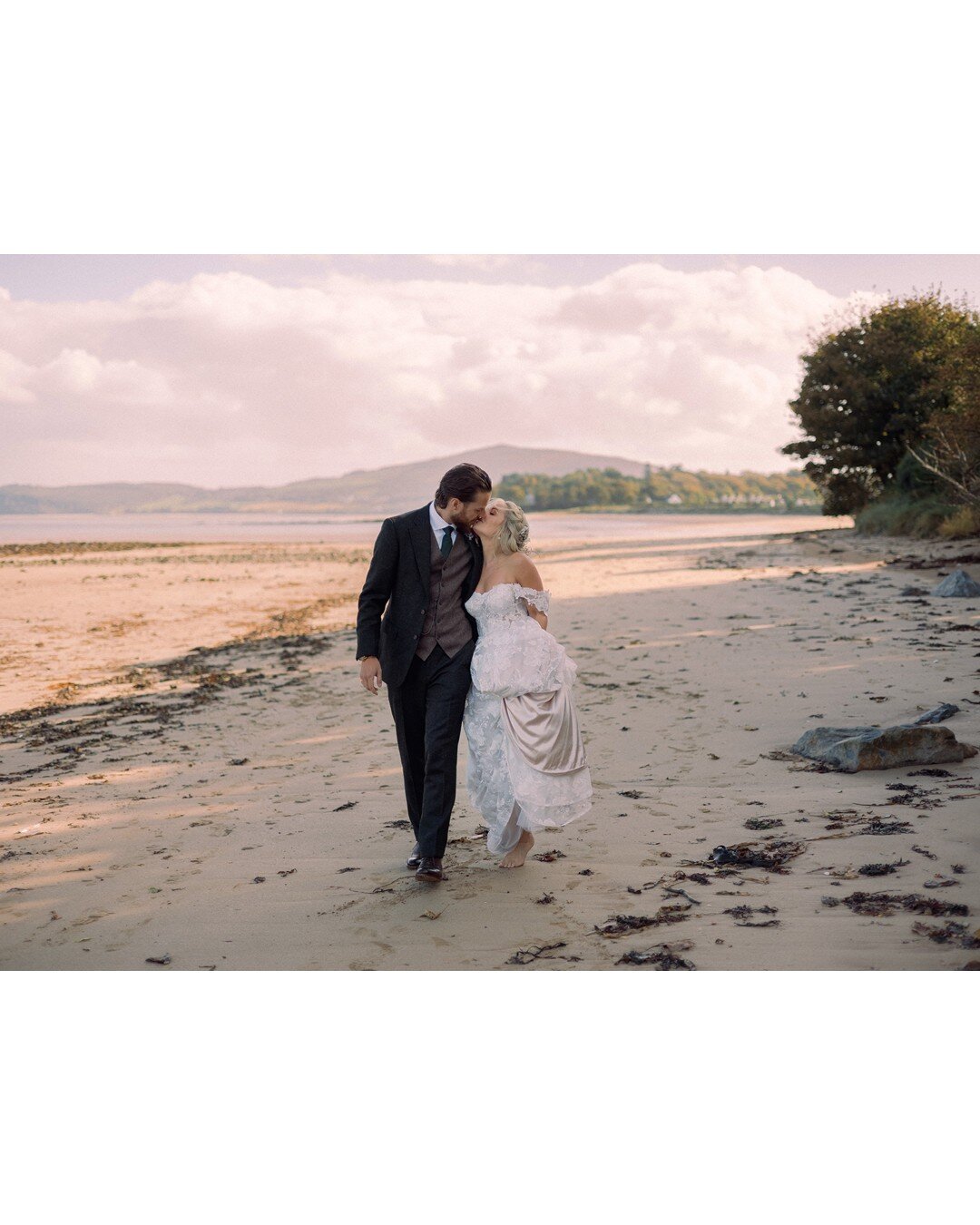 Niamh &amp; Devon 🤍

Venue: @drumhallahouse
Makeup: @niamh_frain
Hair: @meghanlairdhairdressing 

www.yezphoto.co.uk