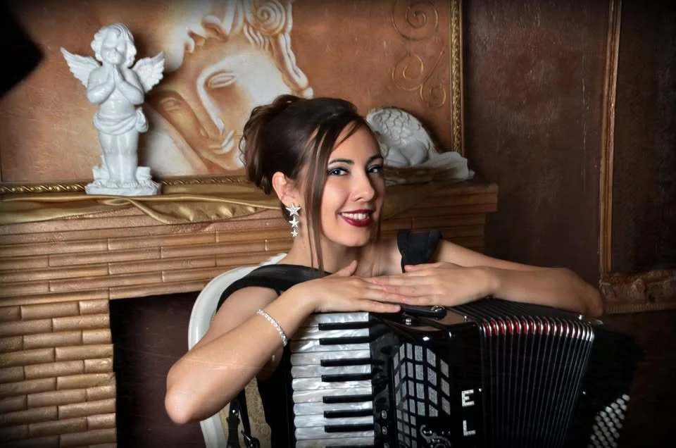 Oktoberfest In the Biergarten with Elena on The Accordion    