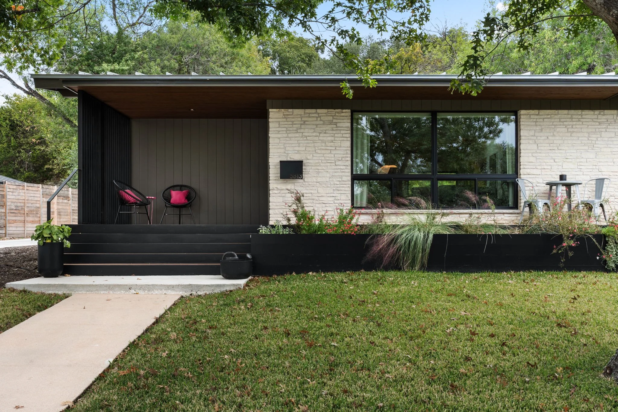 2-web-or-mls-5813 Highland Hills Dr (14 of 19).jpg