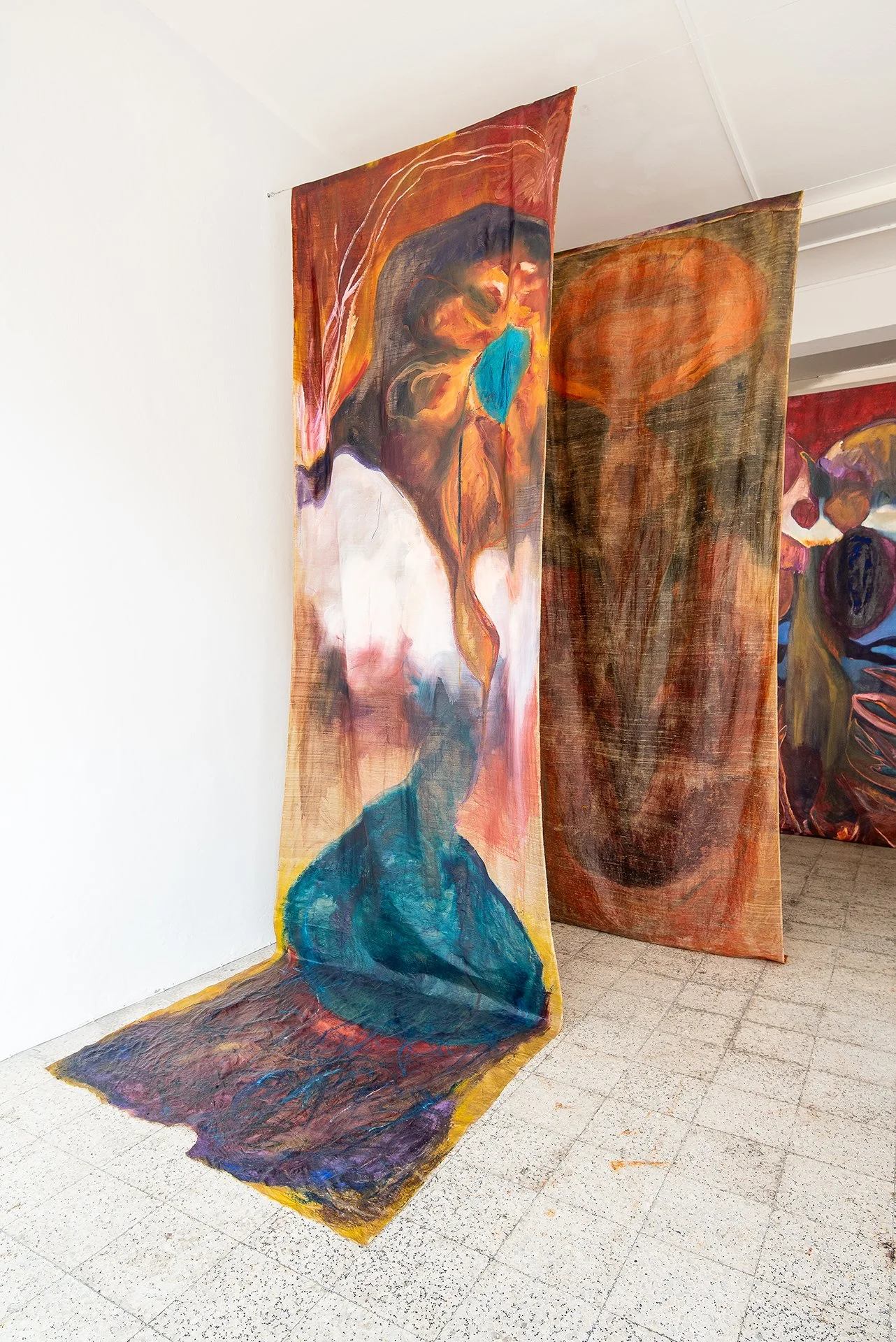 Sinking, acrylic and oil on raw silk, 400 x 140 cm, 2023..jpg