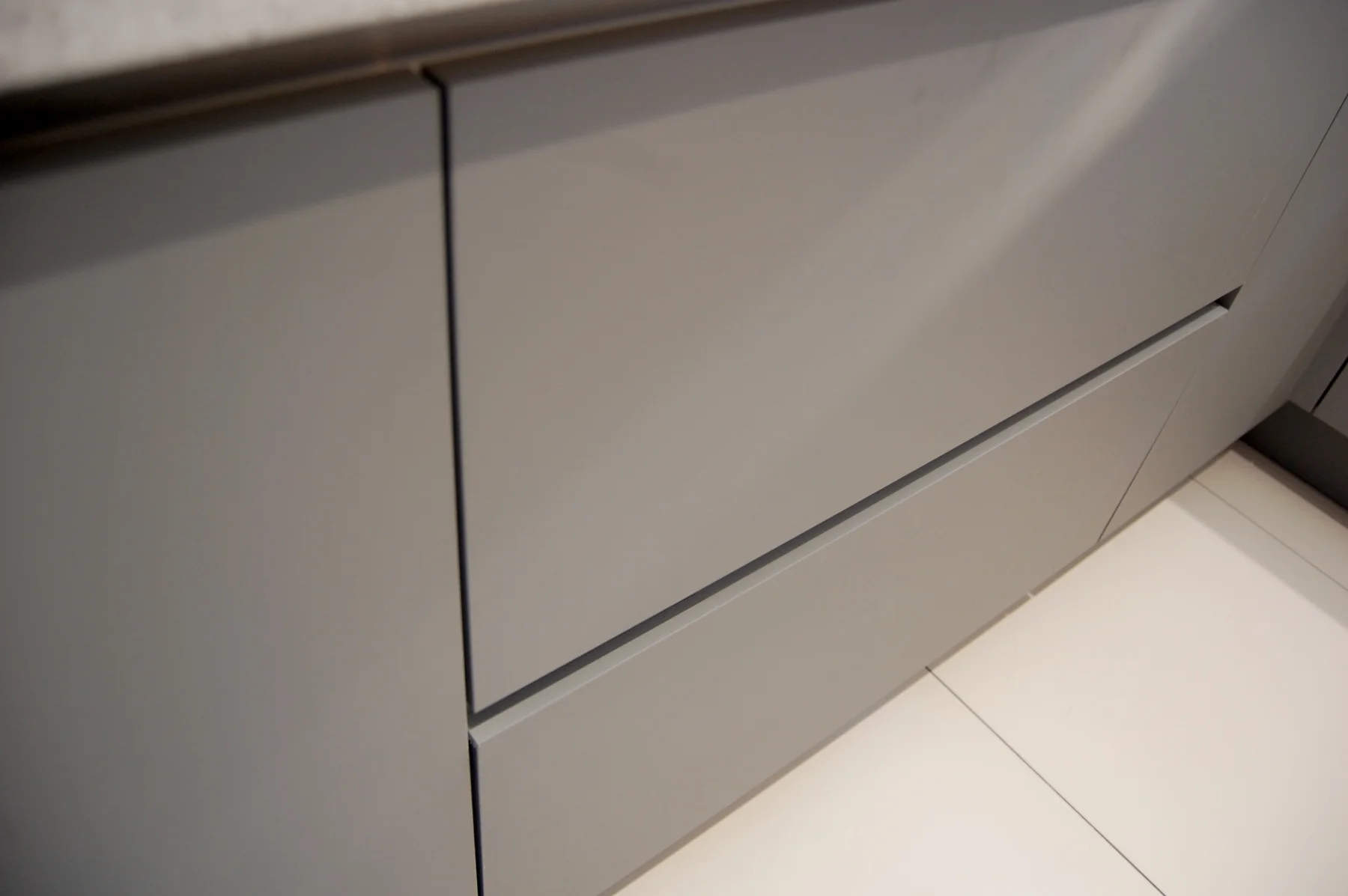 White Grey Matt True Handleless Kitchen Sunbury Hampton Teddington 984.jpg