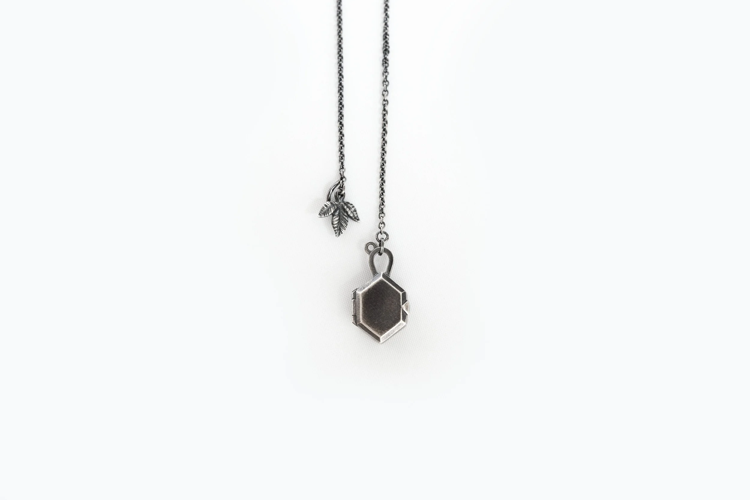 hexagonlocket_unclasped.jpg