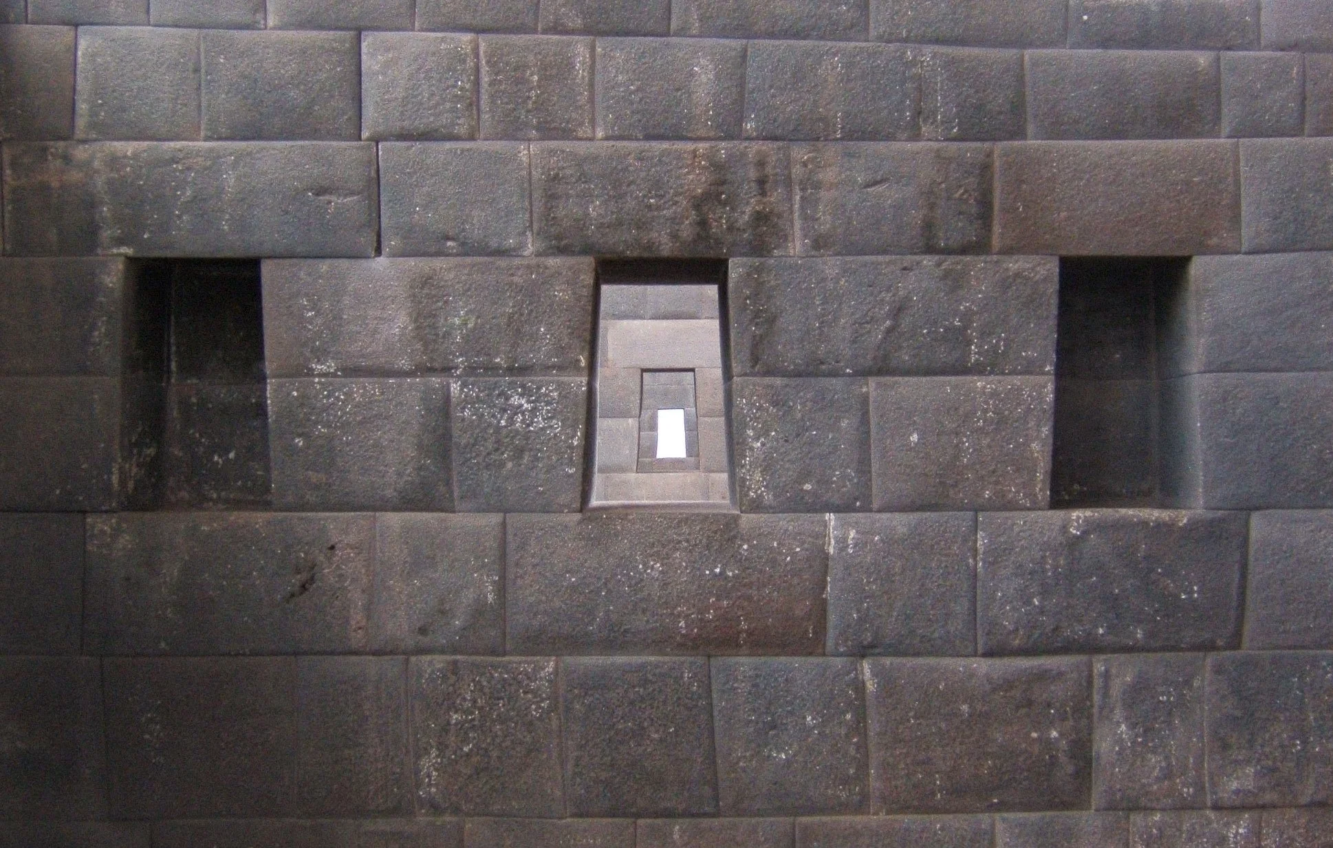 The Stones of Power: Royal Constructions and the Long-Distance Movement of Building Stones in the Inca Empire