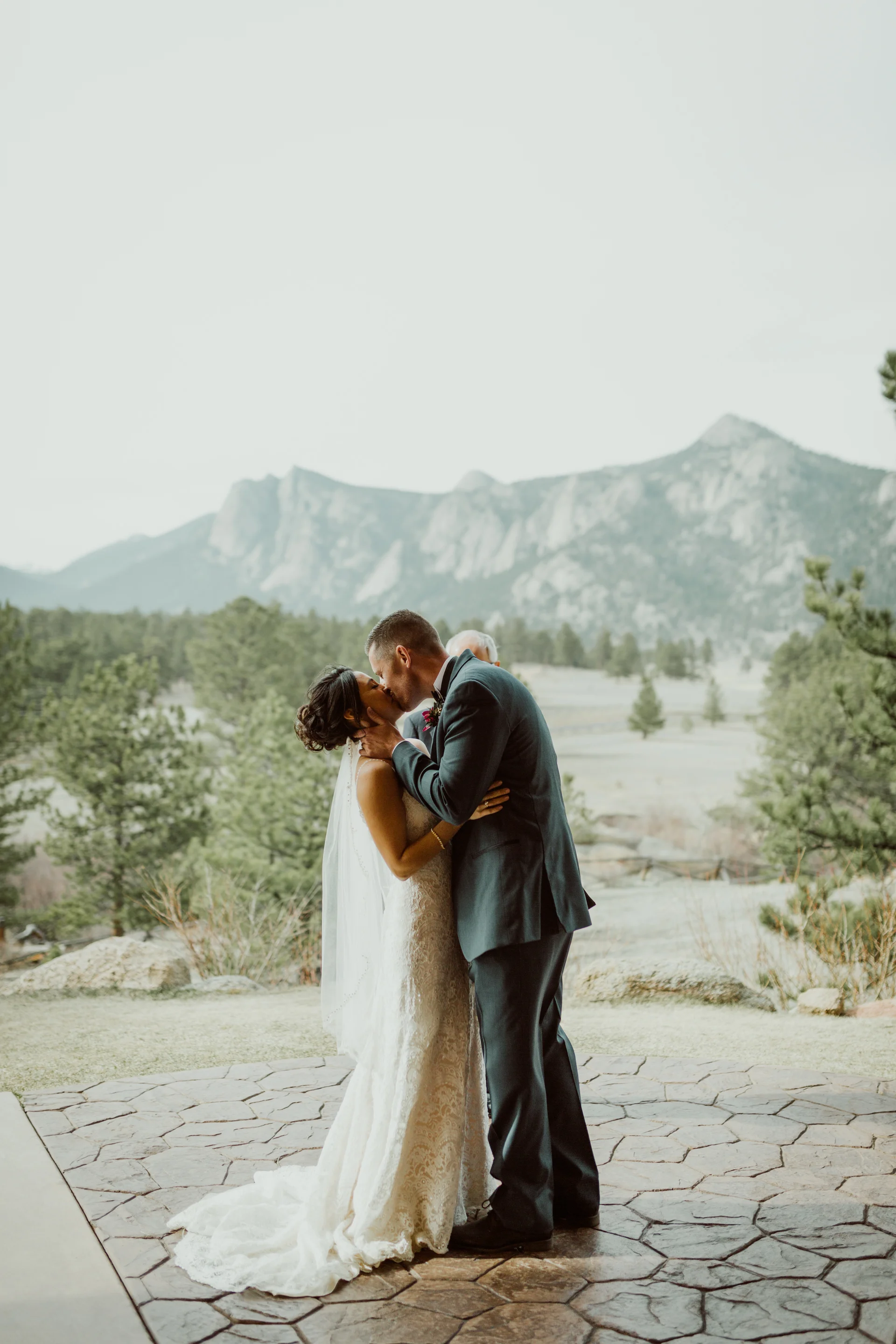 estes-park-intimate-mountain-wedding-1047.jpg