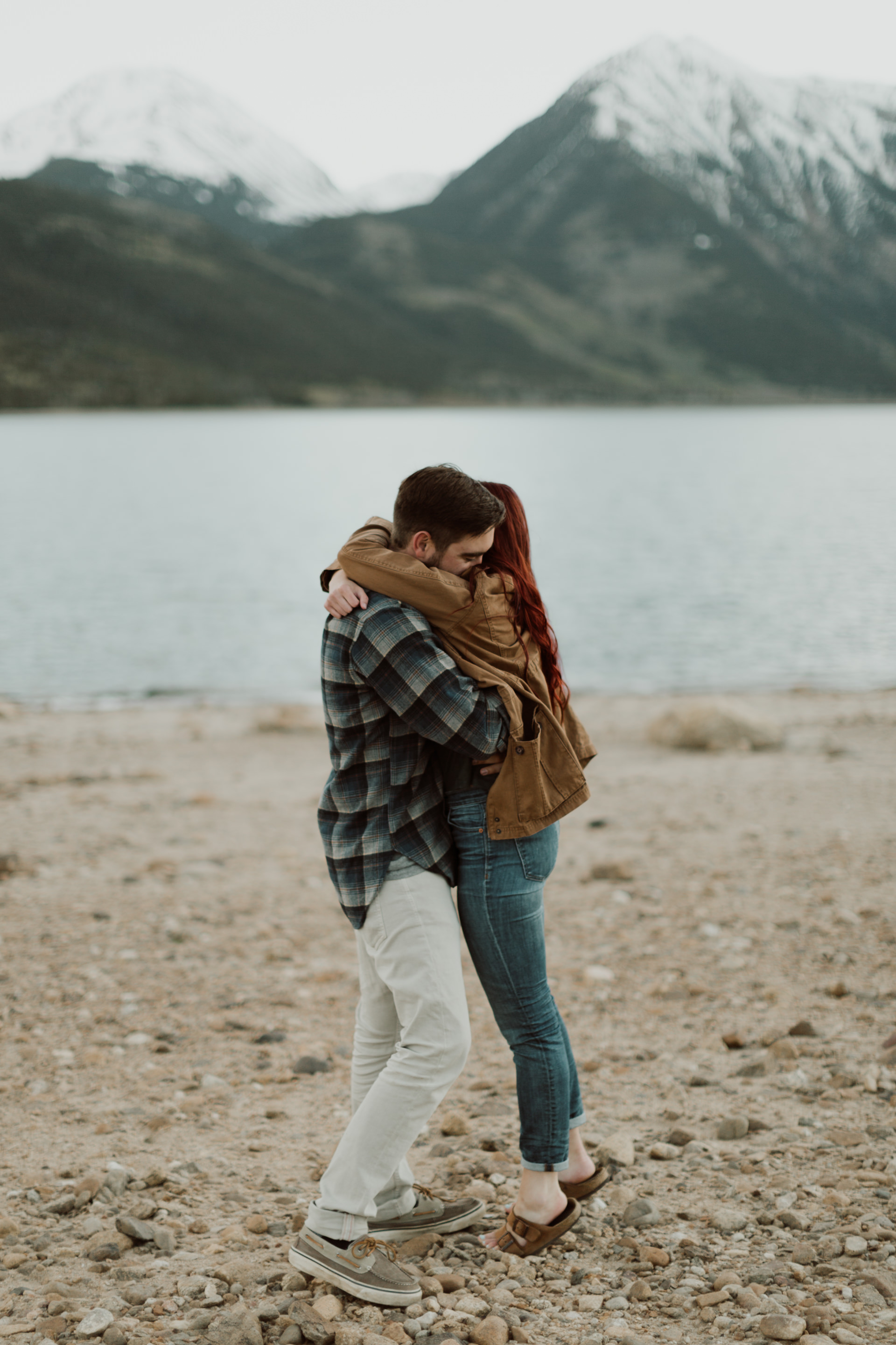 adventurous-colorado-mountain-lake-couples-shoot-15.jpg