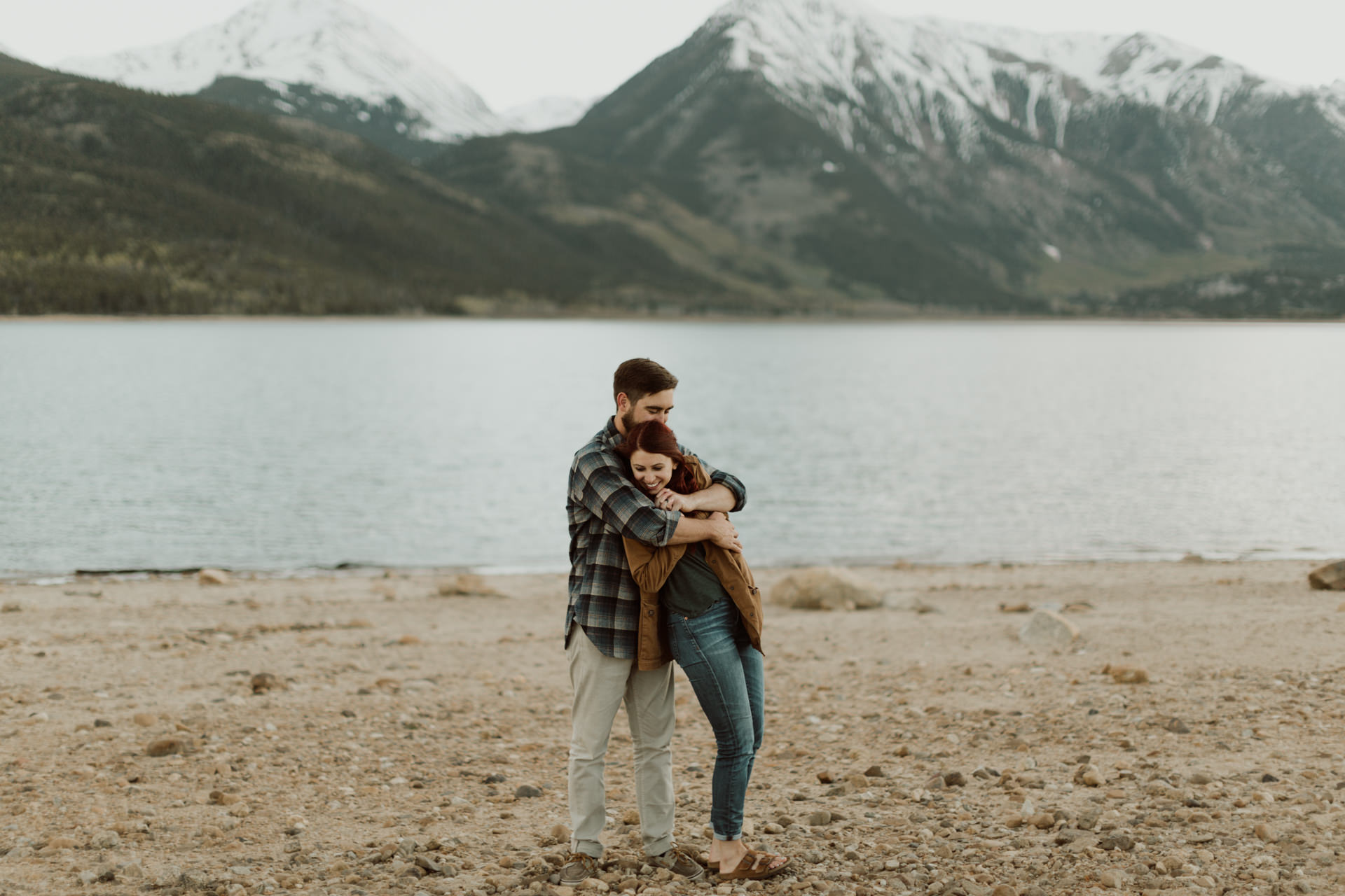 adventurous-colorado-mountain-lake-couples-shoot-16.jpg