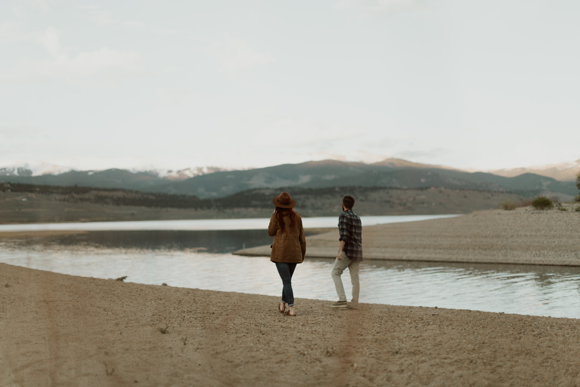 adventurous-colorado-mountain-lake-couples-shoot-18.jpg
