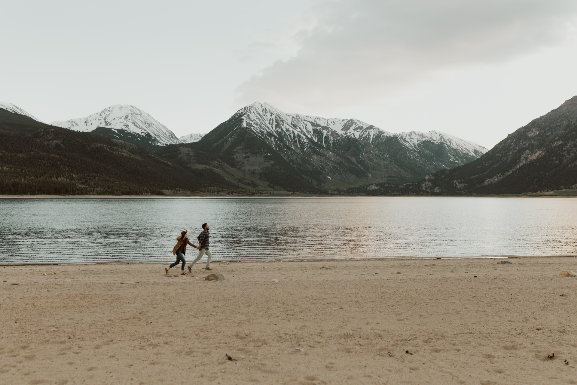 adventurous-colorado-mountain-lake-couples-shoot-23.jpg
