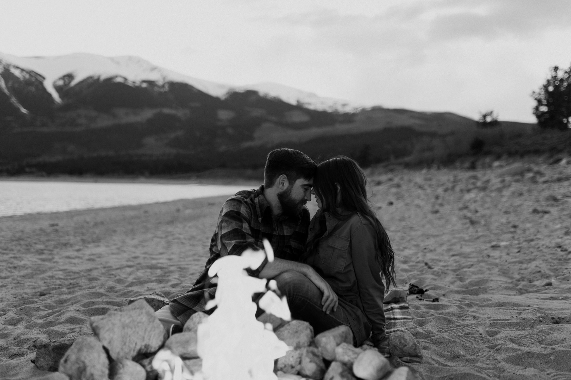 adventurous-colorado-mountain-lake-couples-shoot-37.jpg