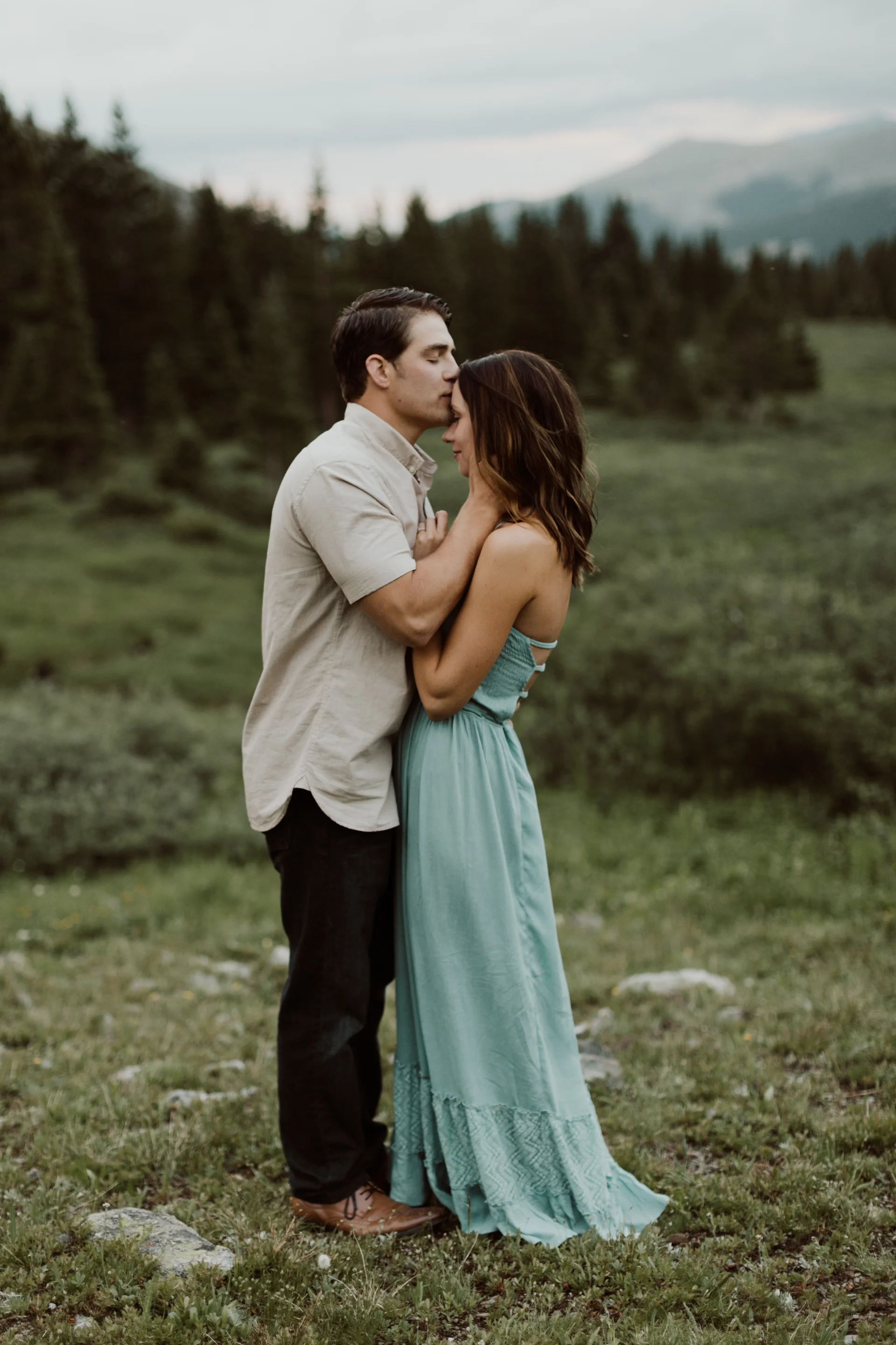cedarandpines-adventurous-alpine-lake-engagements-10.jpg