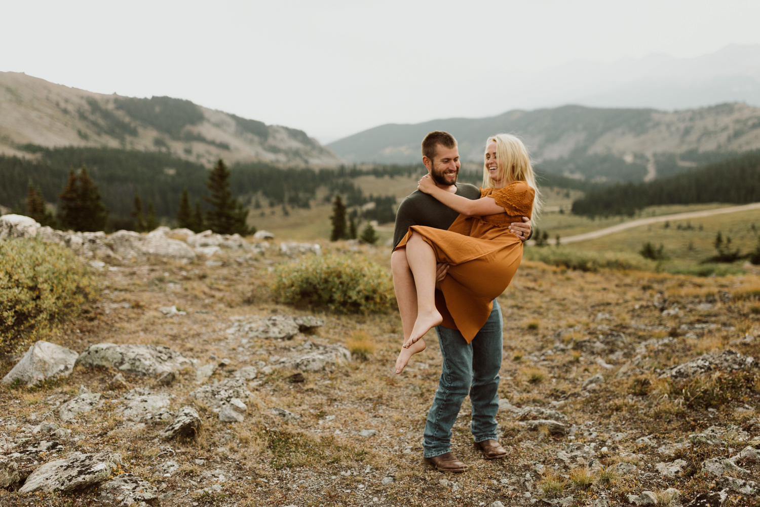 colorado-mountain-top-unposed-engagements-6.jpg