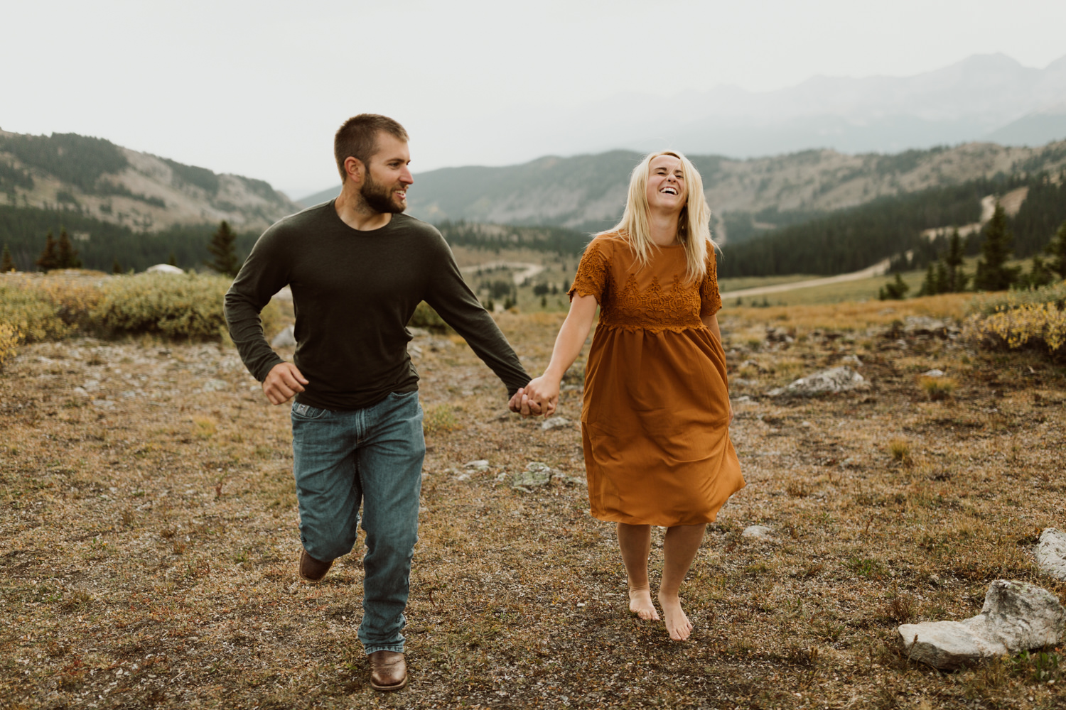 colorado-mountain-top-unposed-engagements-7.jpg